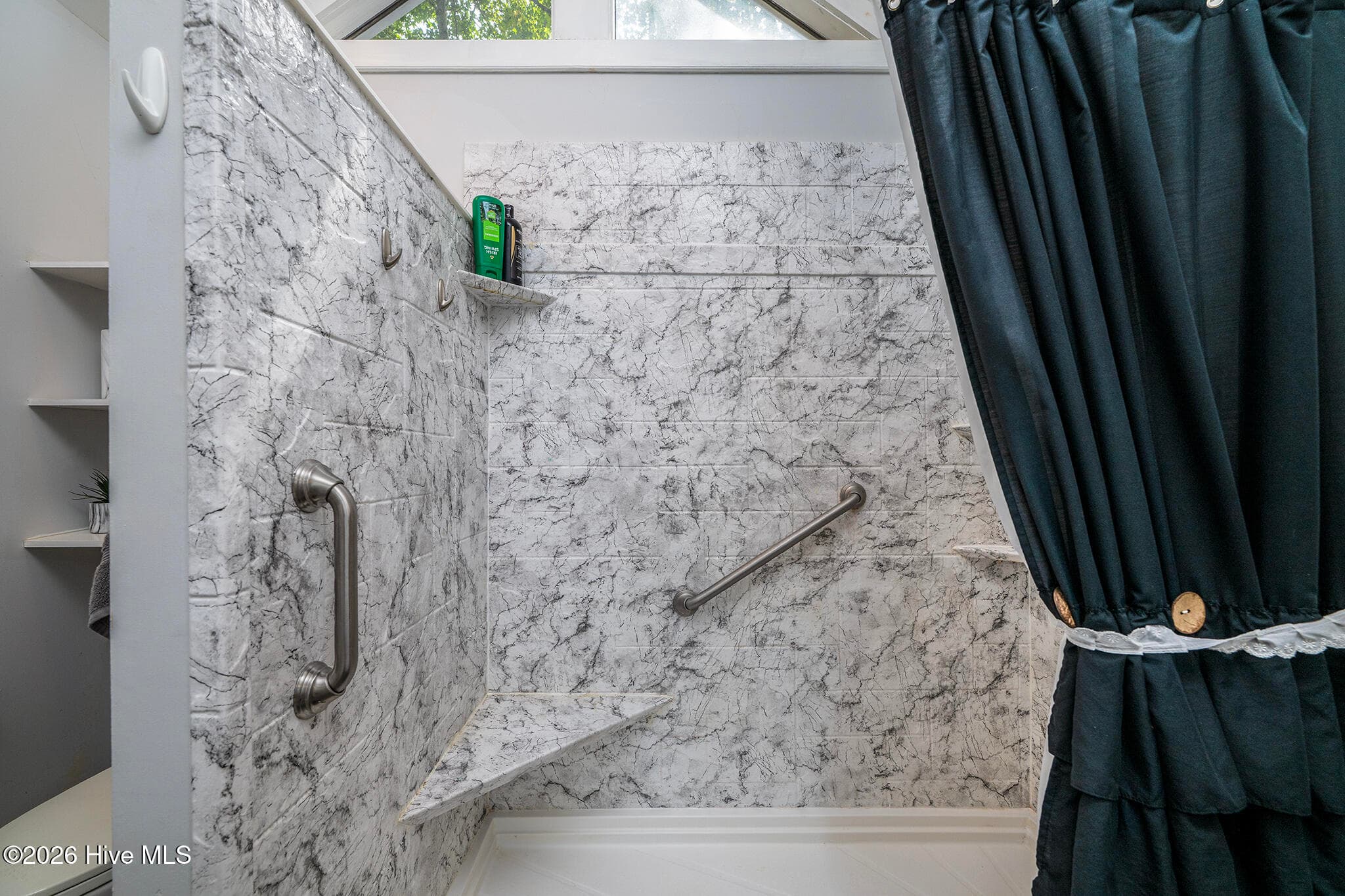 Walk-in Shower - 106 Windlass Way, Aurora, NC 27806