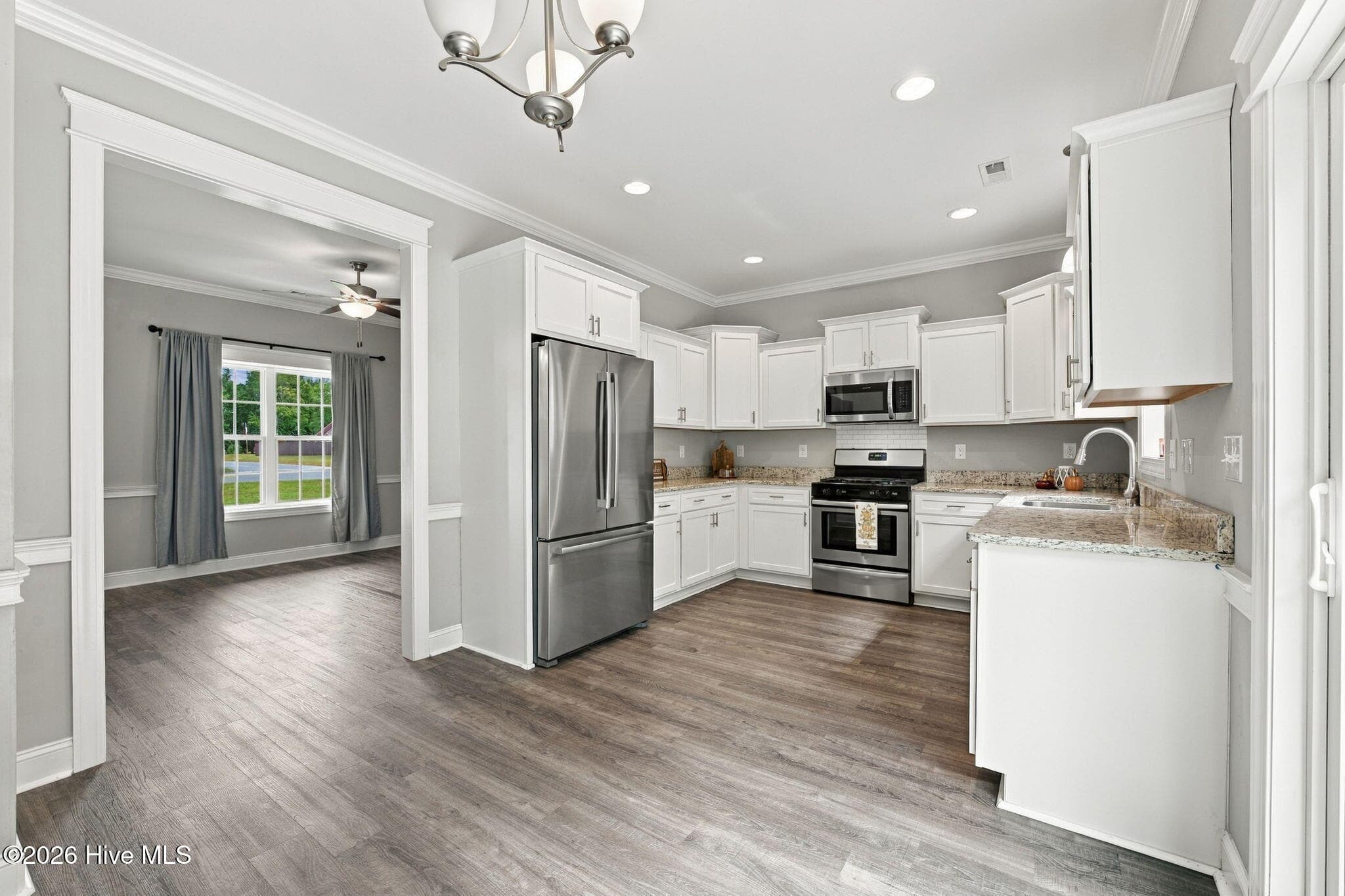 Single Family Residence at 100 Fernie Lane, New Bern, NC 28560, photo 16 of 51