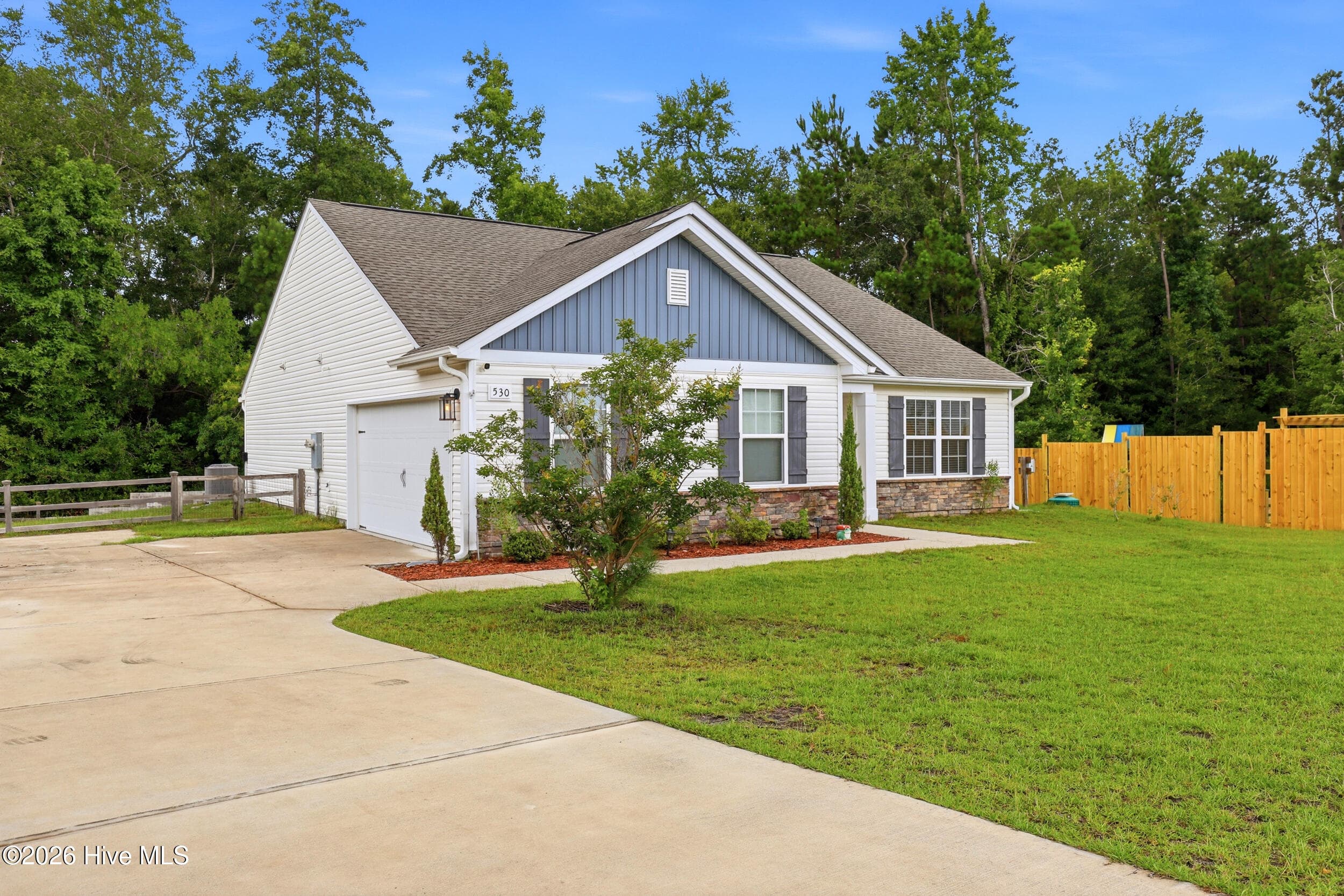 Single Family Residence at 530 Poppleton Drive, Hampstead, NC 28443, photo 3 of 61