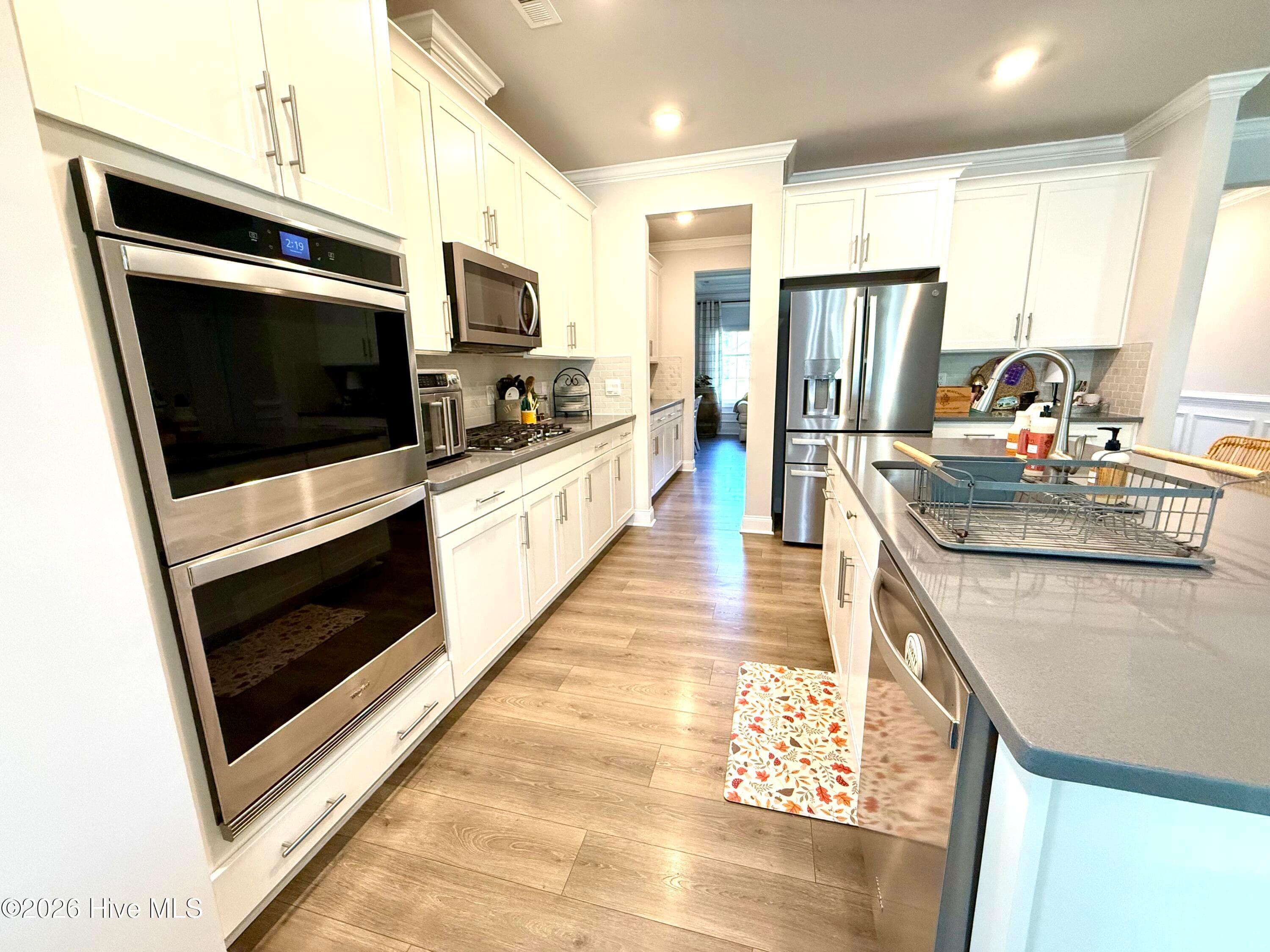 double oven - 5010 Spring Green Pass, New Bern, NC 28562