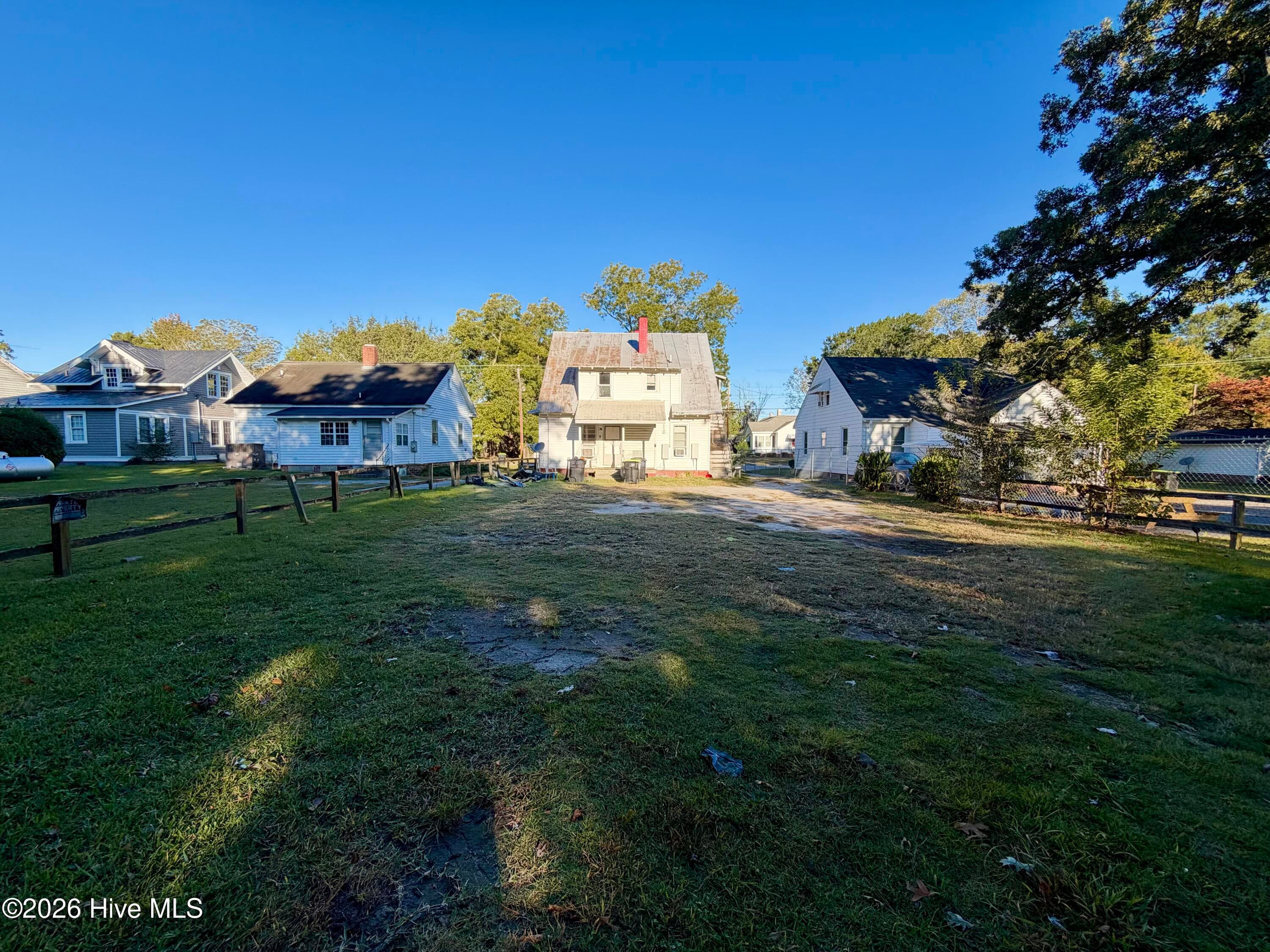 Duplex at 507 Warren Street, Williamston, NC 27892, photo 6 of 25