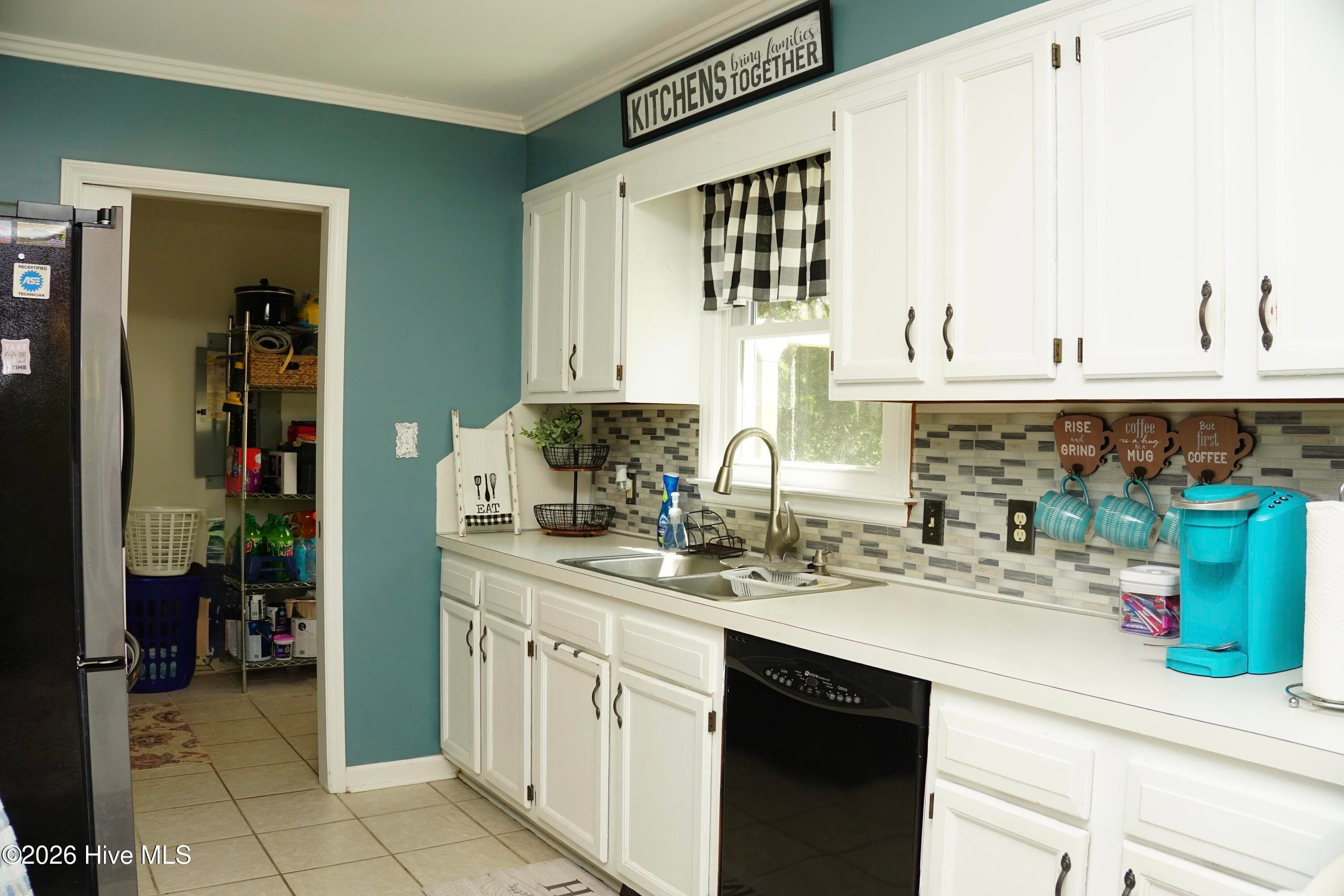 Single Family Residence at 124 Country Place, Washington, NC 27889, photo 13 of 29