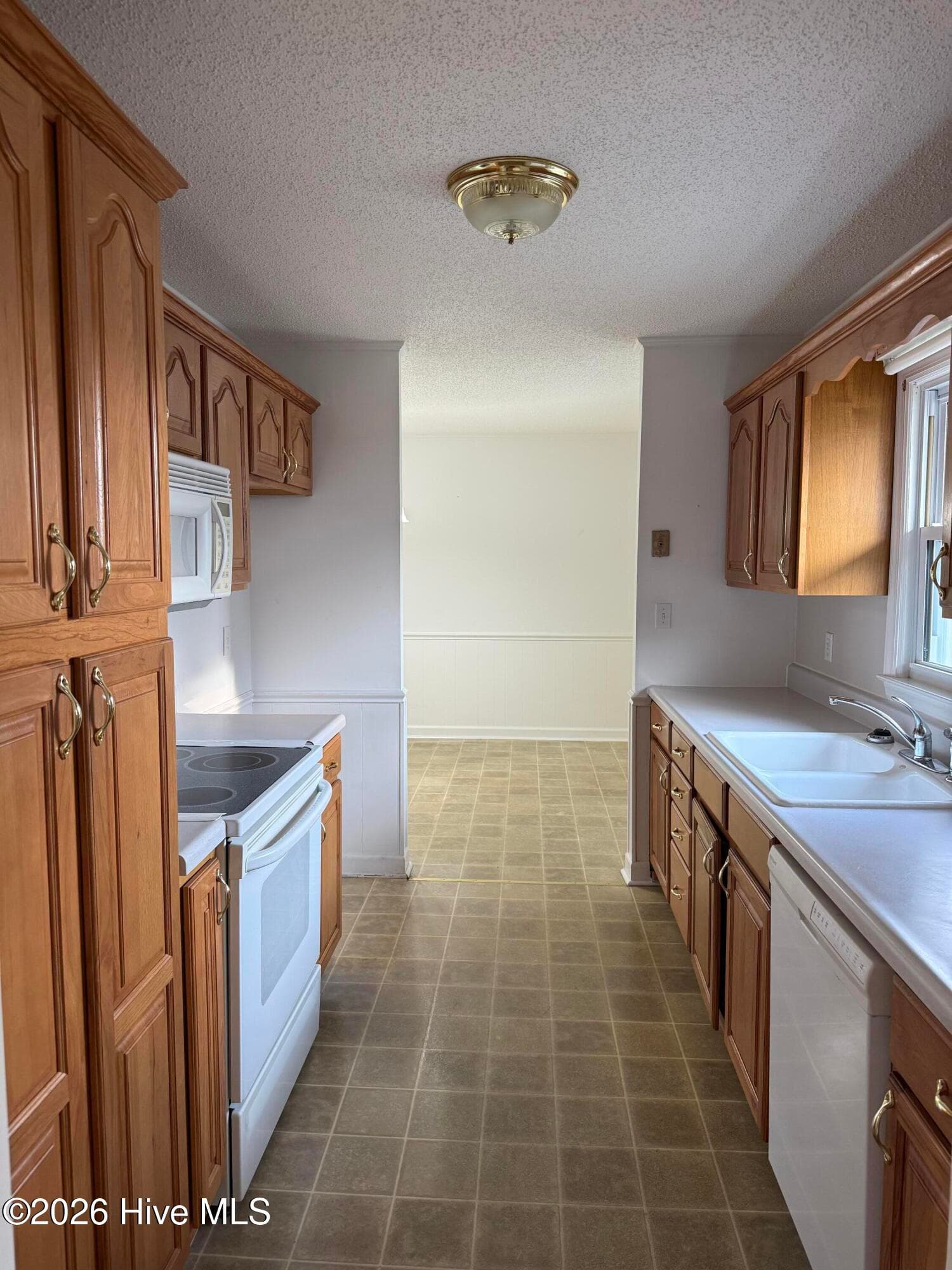 Kitchen - 2992 Cherry Lane, Kinston, NC 28504