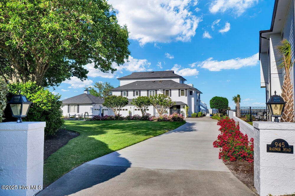 Single Family Residence at 945 Radnor Road, Wilmington, NC 28409, photo 5 of 5