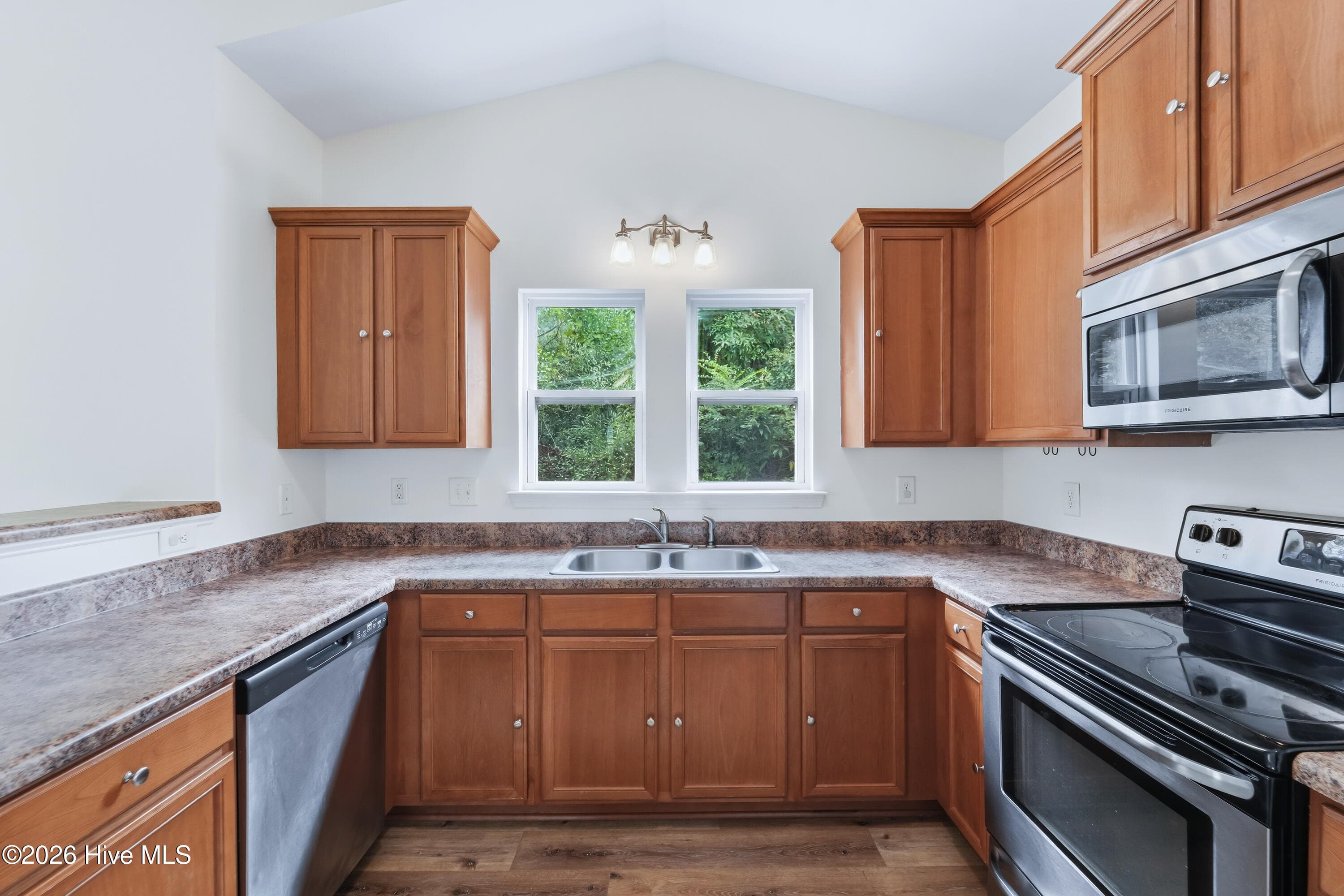 Single Family Residence at 103 Forsythia Court, Jacksonville, NC 28546, photo 19 of 48