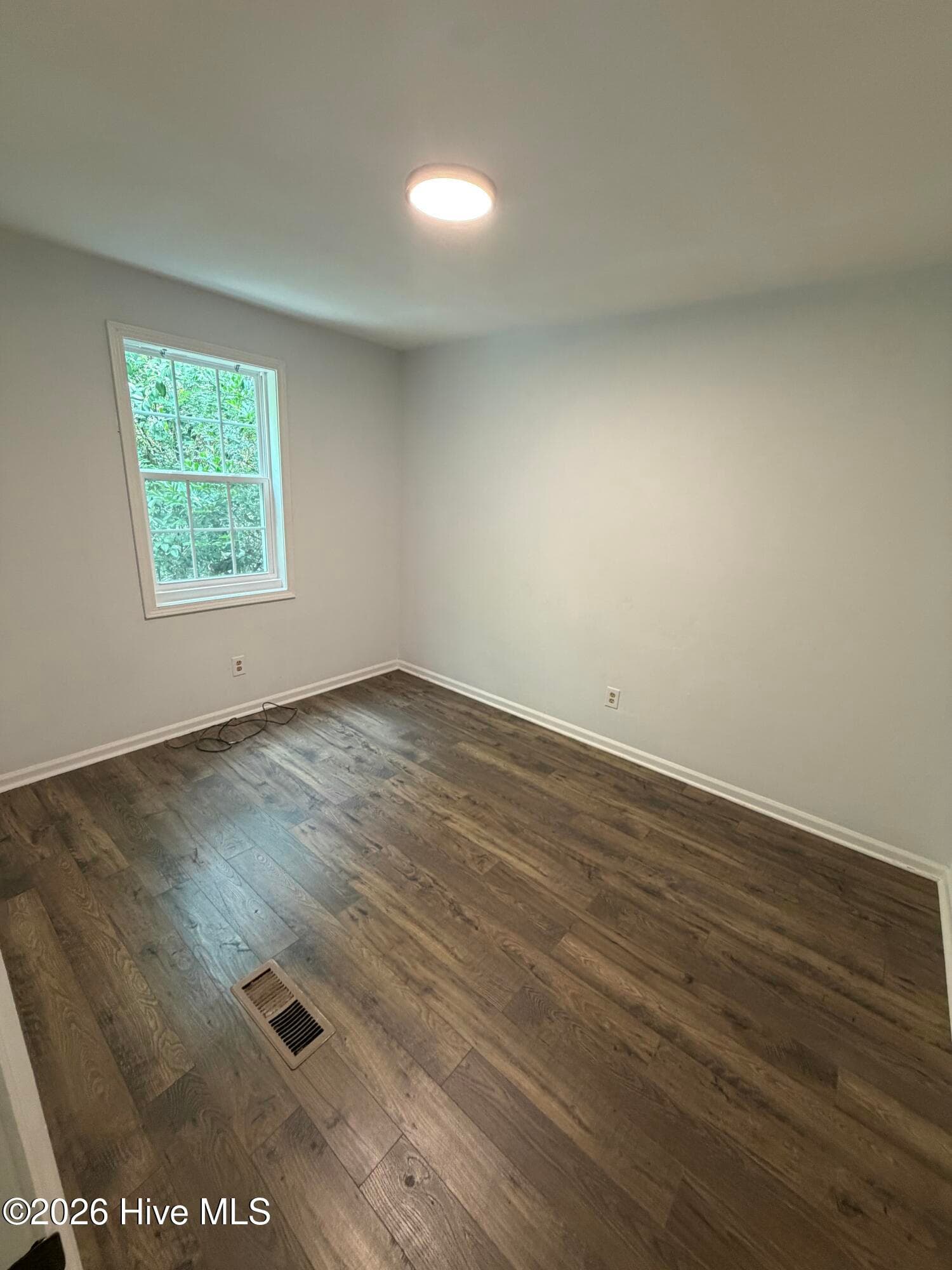 Single Family Residence at 1015 Queen Street, Wilmington, NC 28401, photo 4 of 9