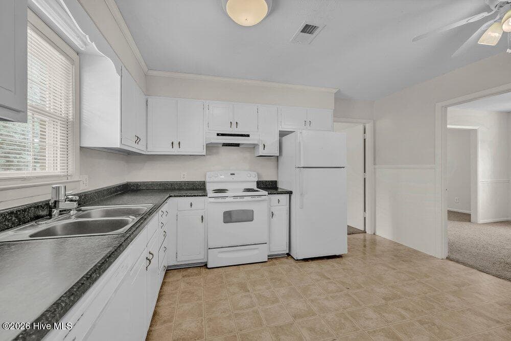 Single Family Residence at 618 Kelly Road, Wilmington, NC 28409, photo 10 of 27