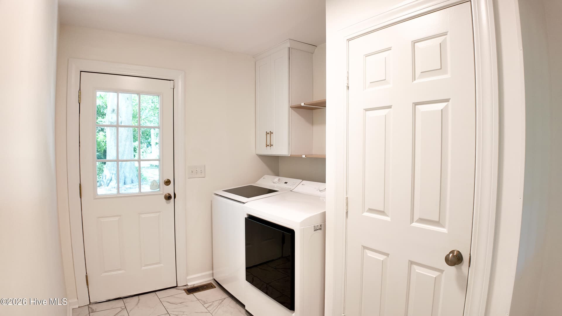 Single Family Residence at 101 Forest Drive, Clinton, NC 28328, photo 15 of 38