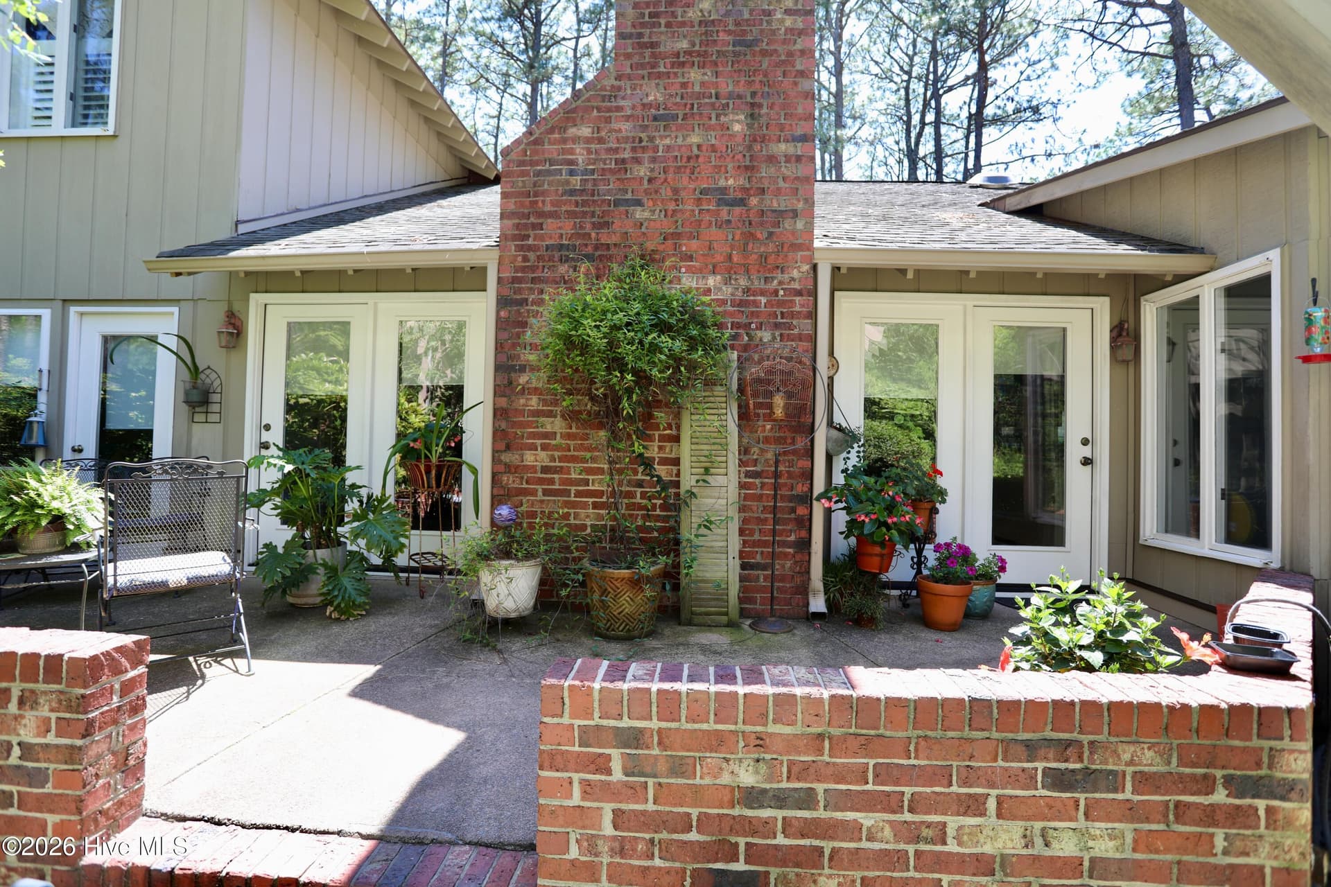 Single Family Residence at 335 Swoope Drive, Southern Pines, NC 28387, photo 2 of 4