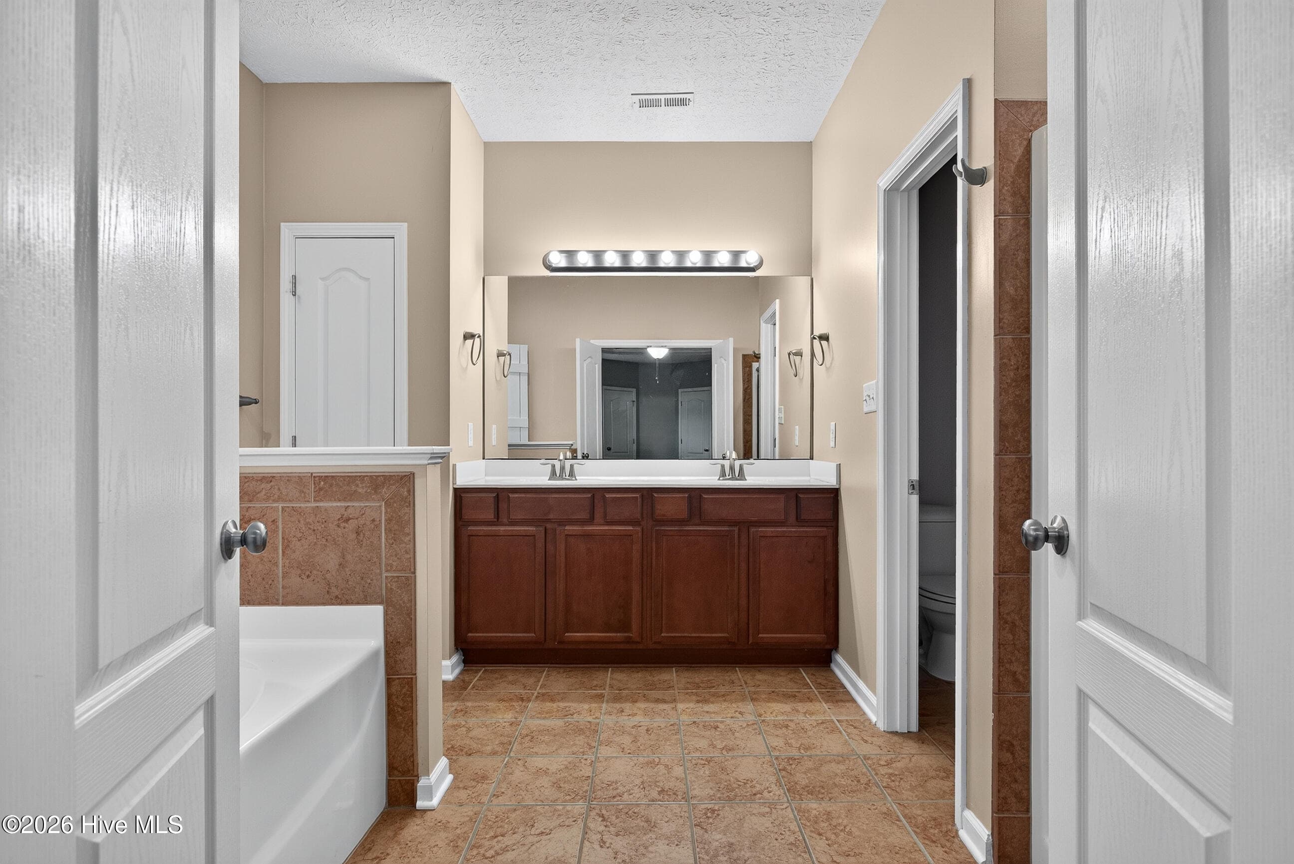 Single Family Residence at 710 Radiant Drive, Jacksonville, NC 28546, photo 20 of 38