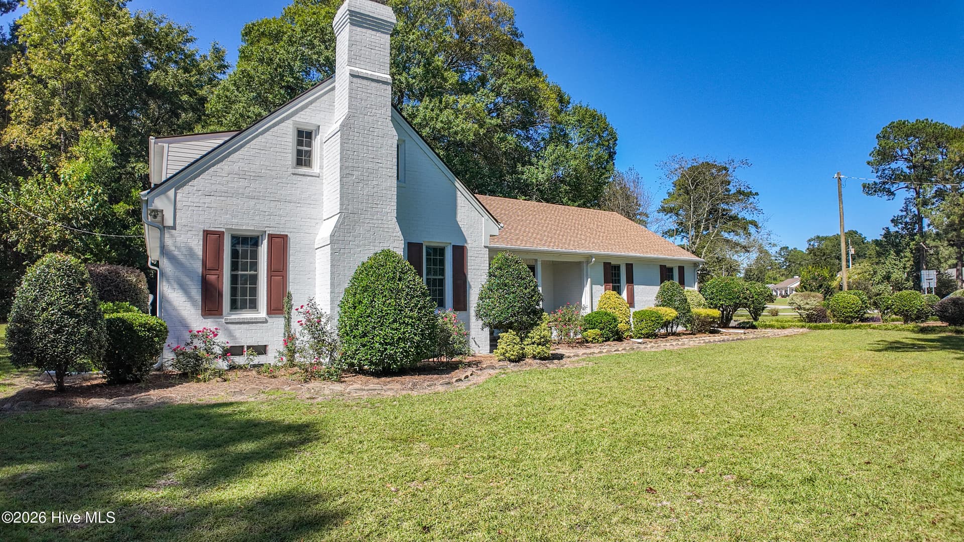 Single Family Residence at 101 Forest Drive, Clinton, NC 28328, photo 6 of 38