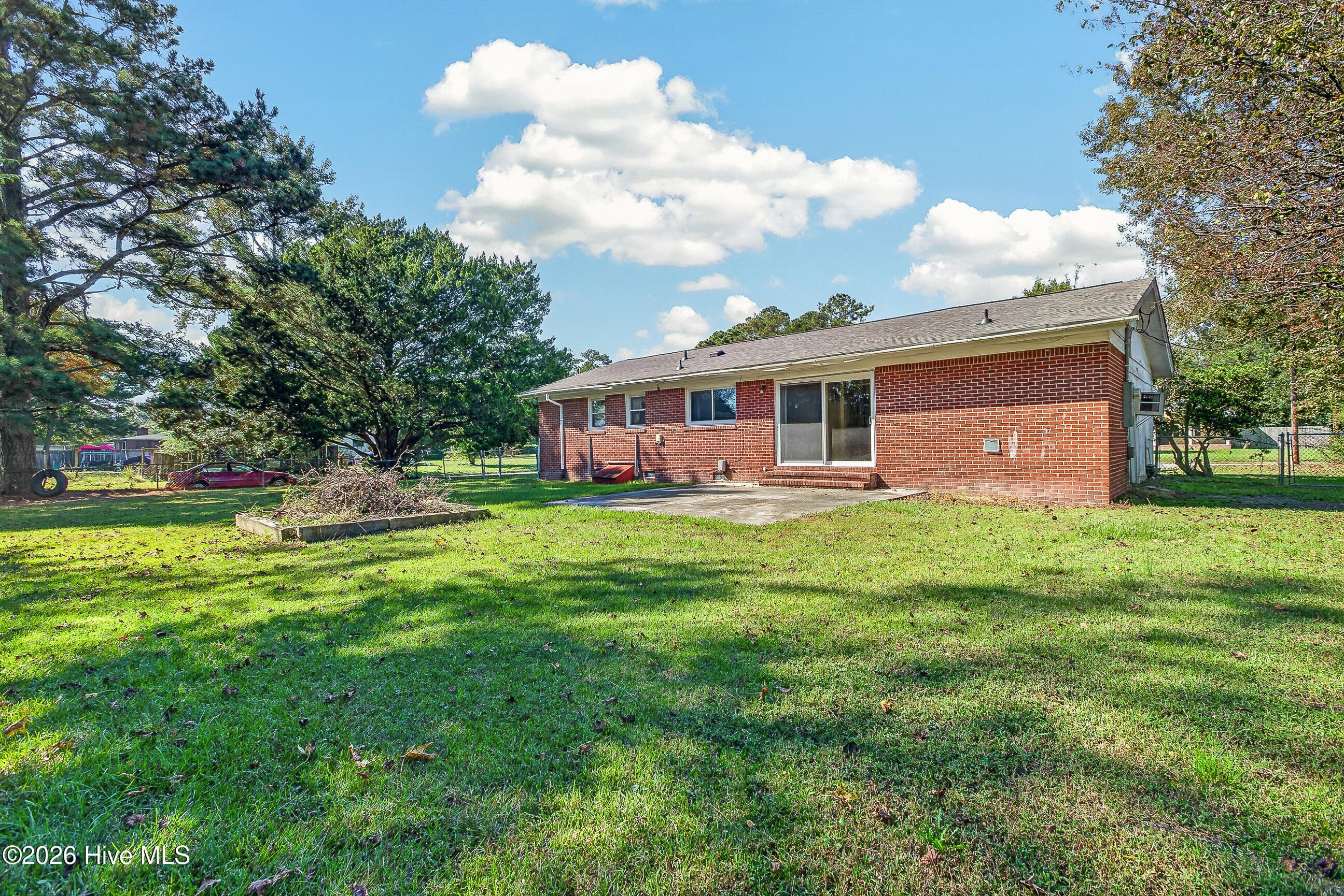 Single Family Residence at 115 Shamrock Drive, Jacksonville, NC 28540, photo 30 of 38