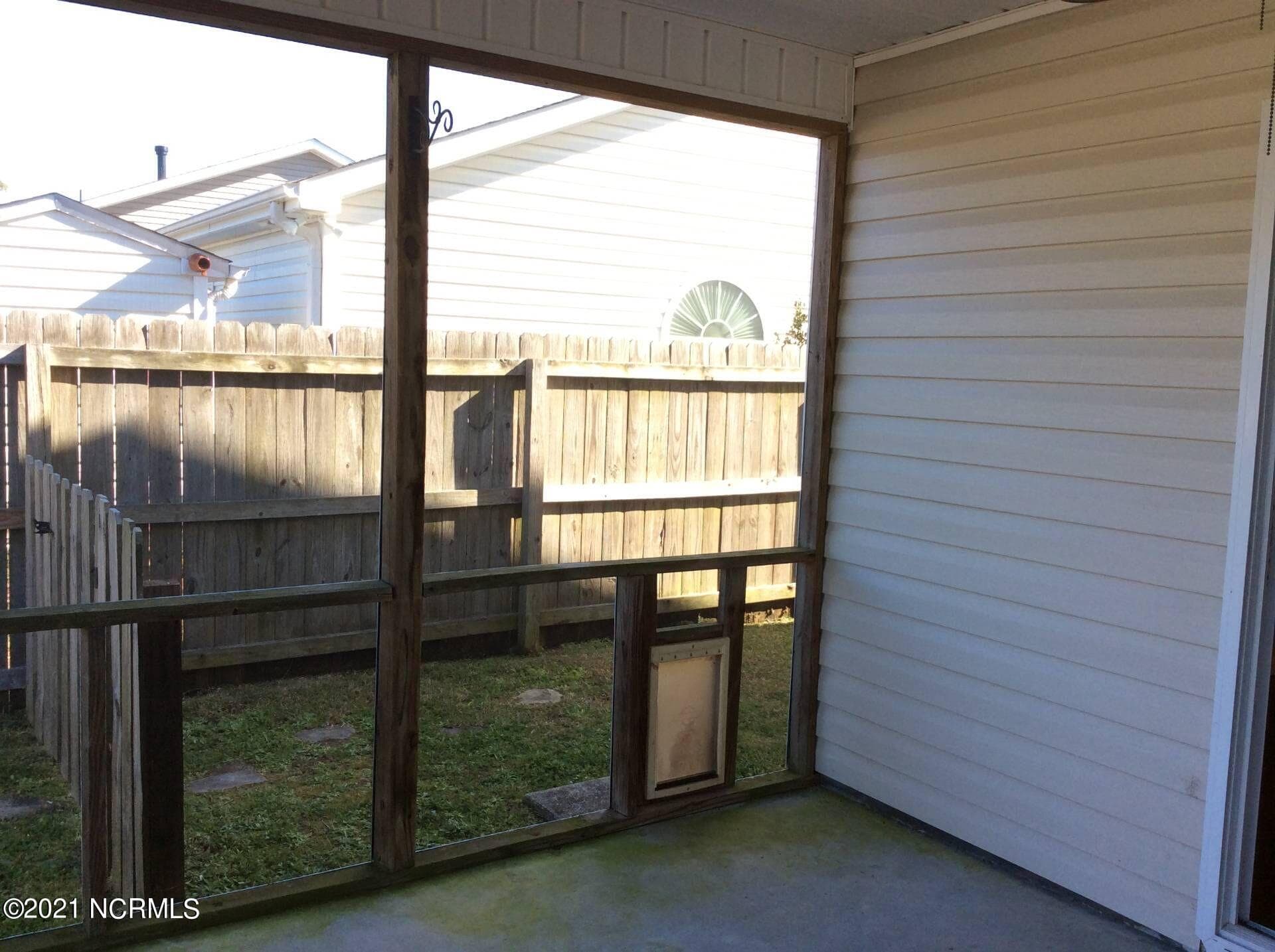 Single Family Residence at 105 Lakeside Green Drive, New Bern, NC 28560, photo 29 of 32