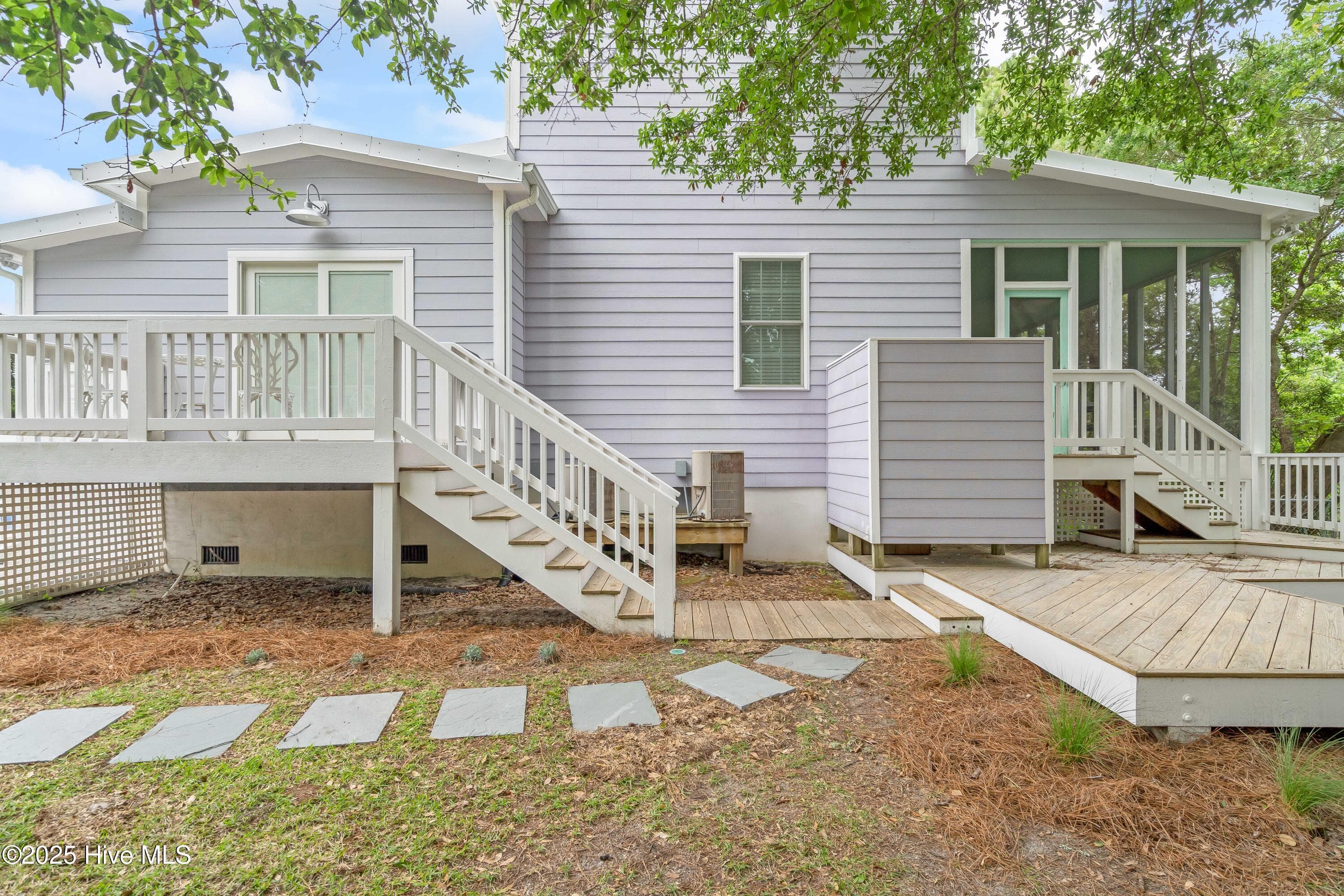 Single Family Residence at 320 Governor Safford Lane, Emerald Isle, NC 28594, photo 39 of 90