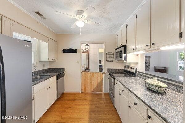 Single Family Residence at 2902 Canal Cove Road, Lake Waccamaw, NC 28450, photo 13 of 38