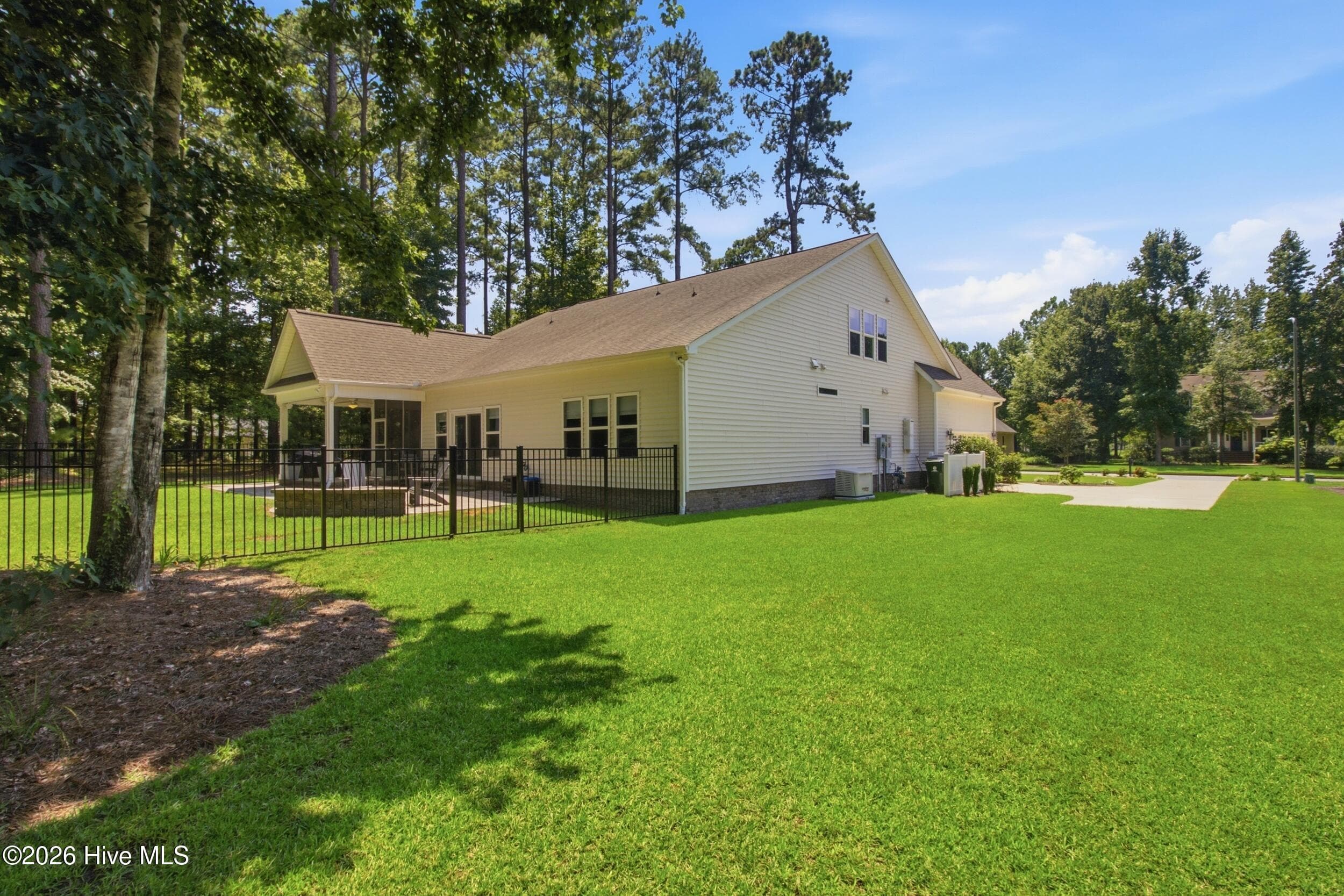 Single Family Residence at 3709 Viridian Trace, New Bern, NC 28562, photo 35 of 50