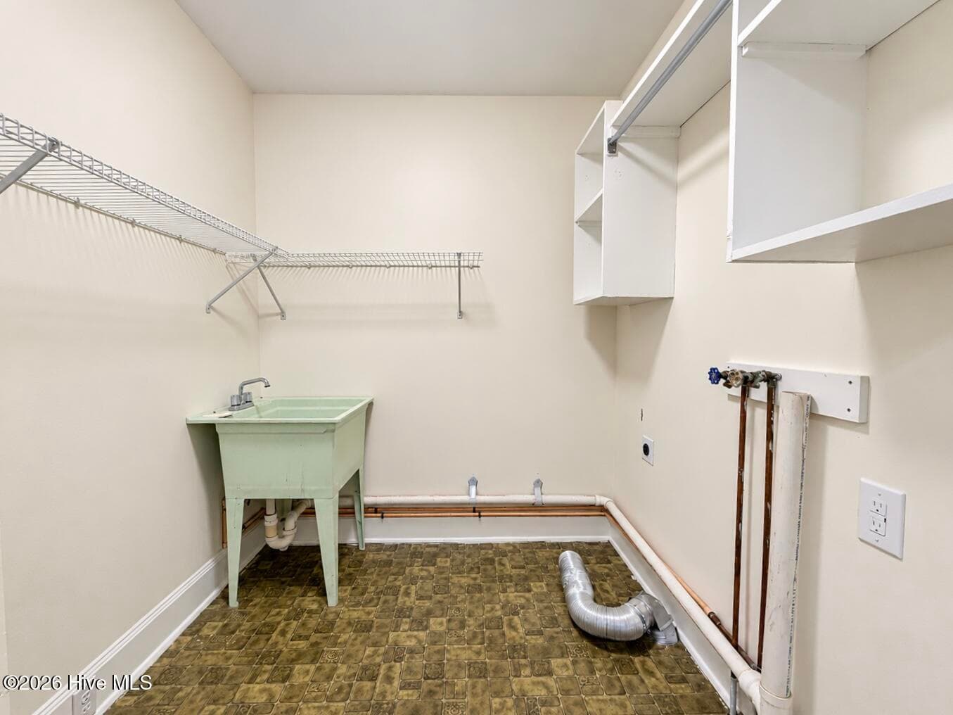 Single Family Residence at 320 Northern Boulevard, Wilmington, NC 28401, photo 59 of 159