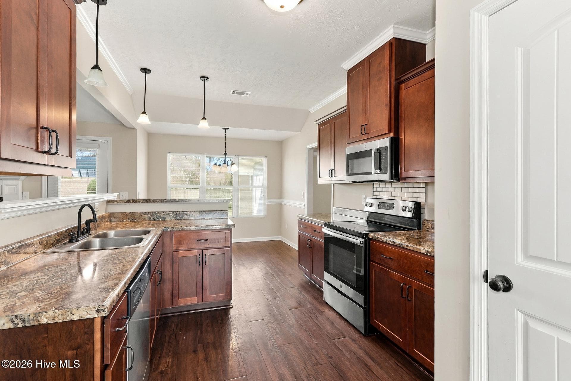 Single Family Residence at 2712 Ardwick Drive, Hephzibah, GA 30815, photo 6 of 19