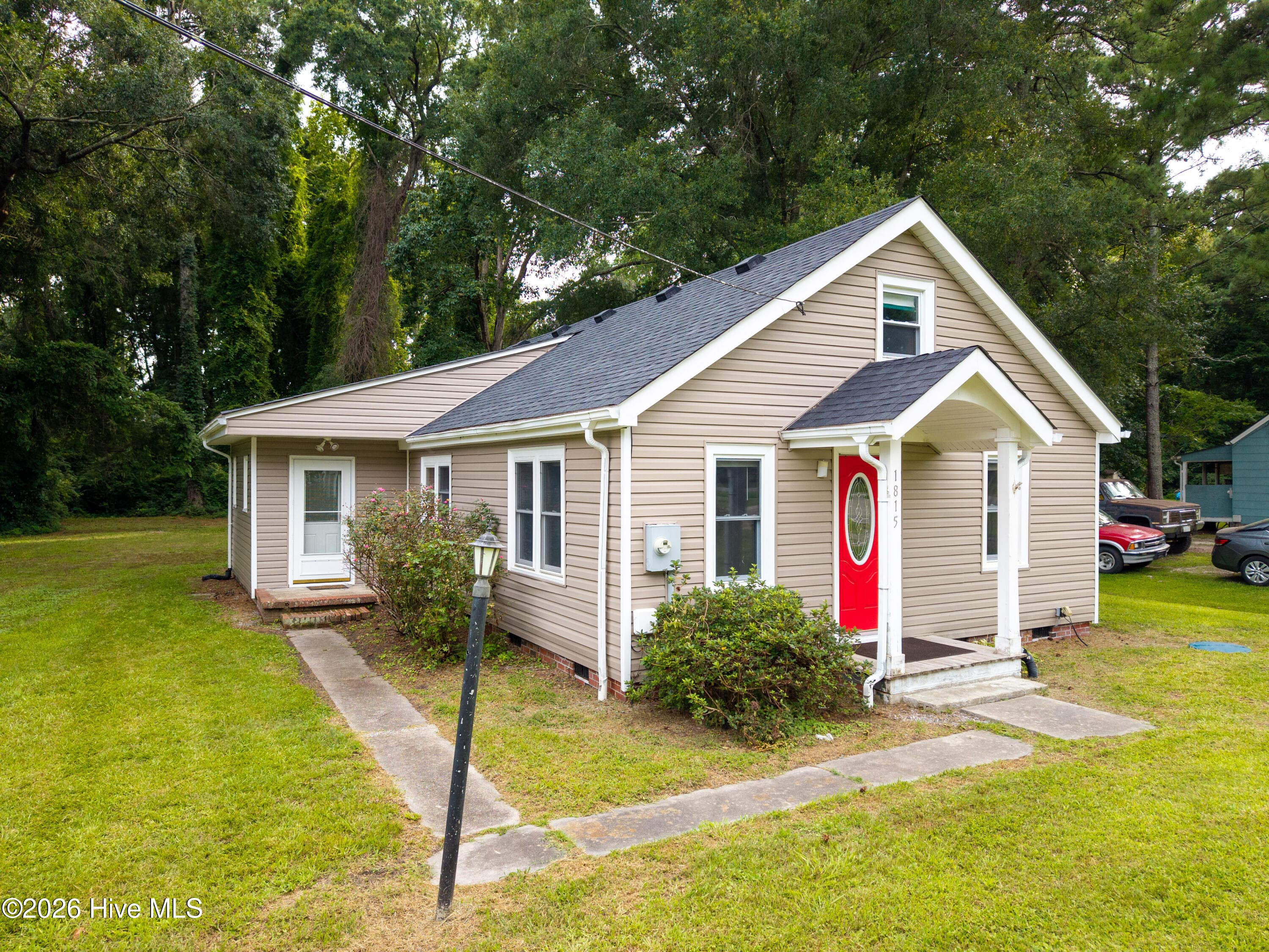 Single Family Residence at 1815 W Main Ext, Elizabeth City, NC 27909, photo 2 of 51