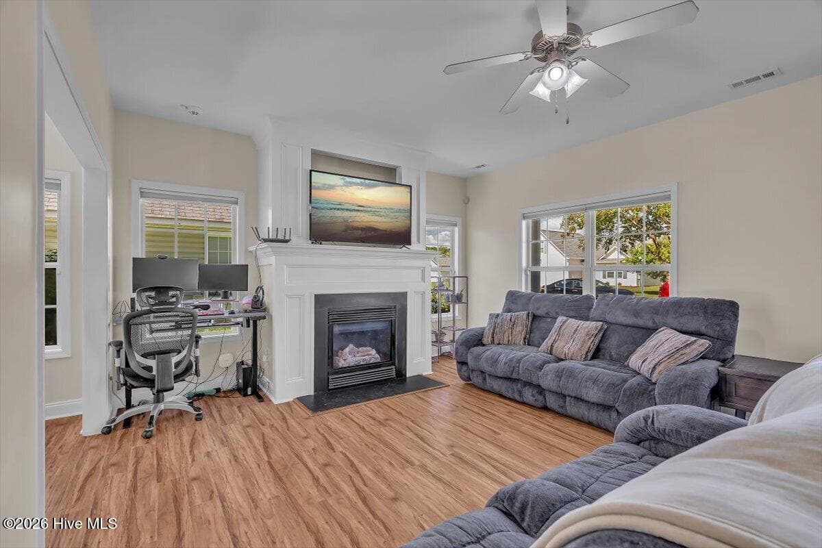 Single Family Residence at 118 Crooked Run Drive, New Bern, NC 28560, photo 5 of 49