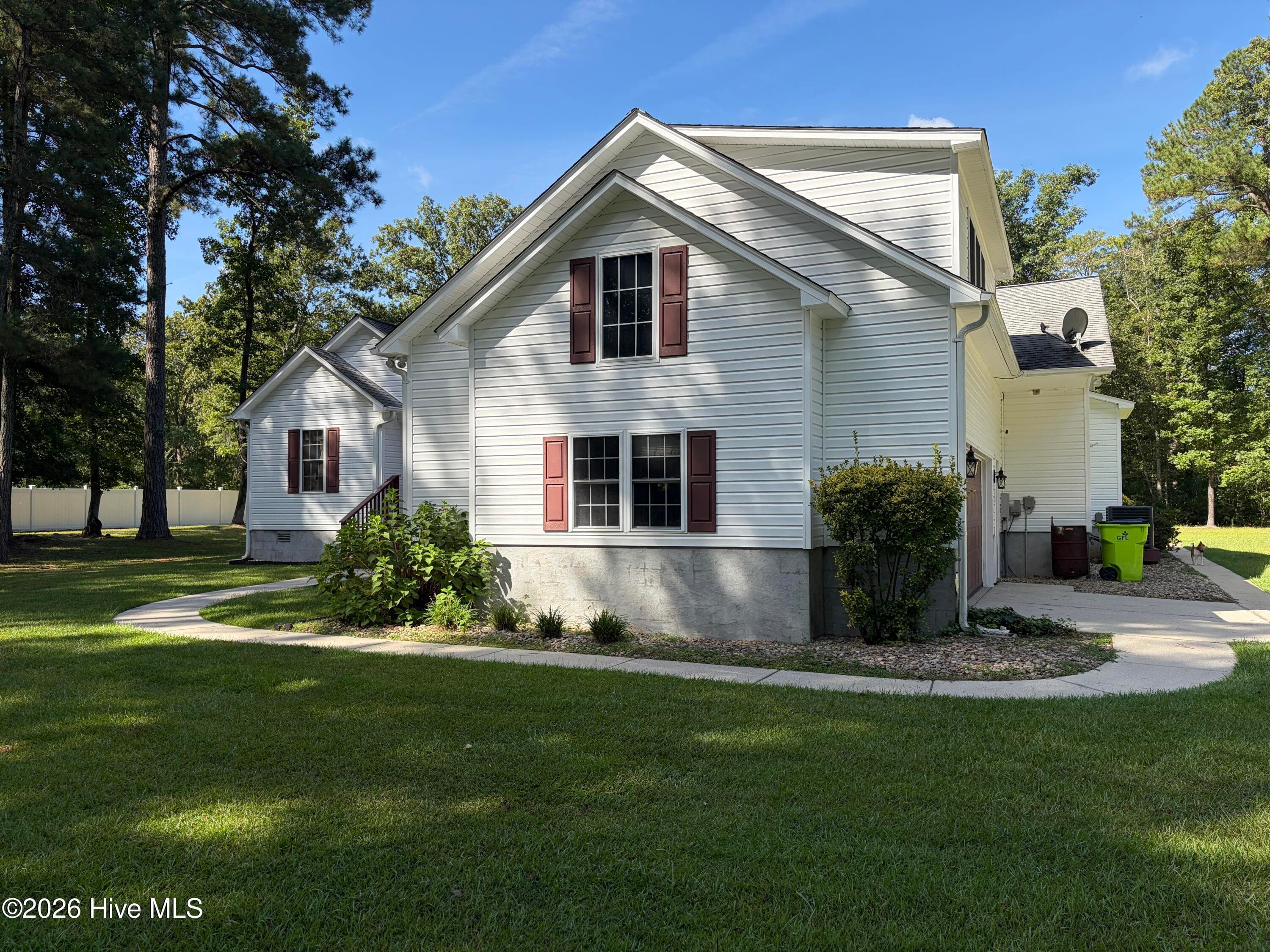 Single Family Residence at 900 Perrytown Road, New Bern, NC 28562, photo 6 of 84