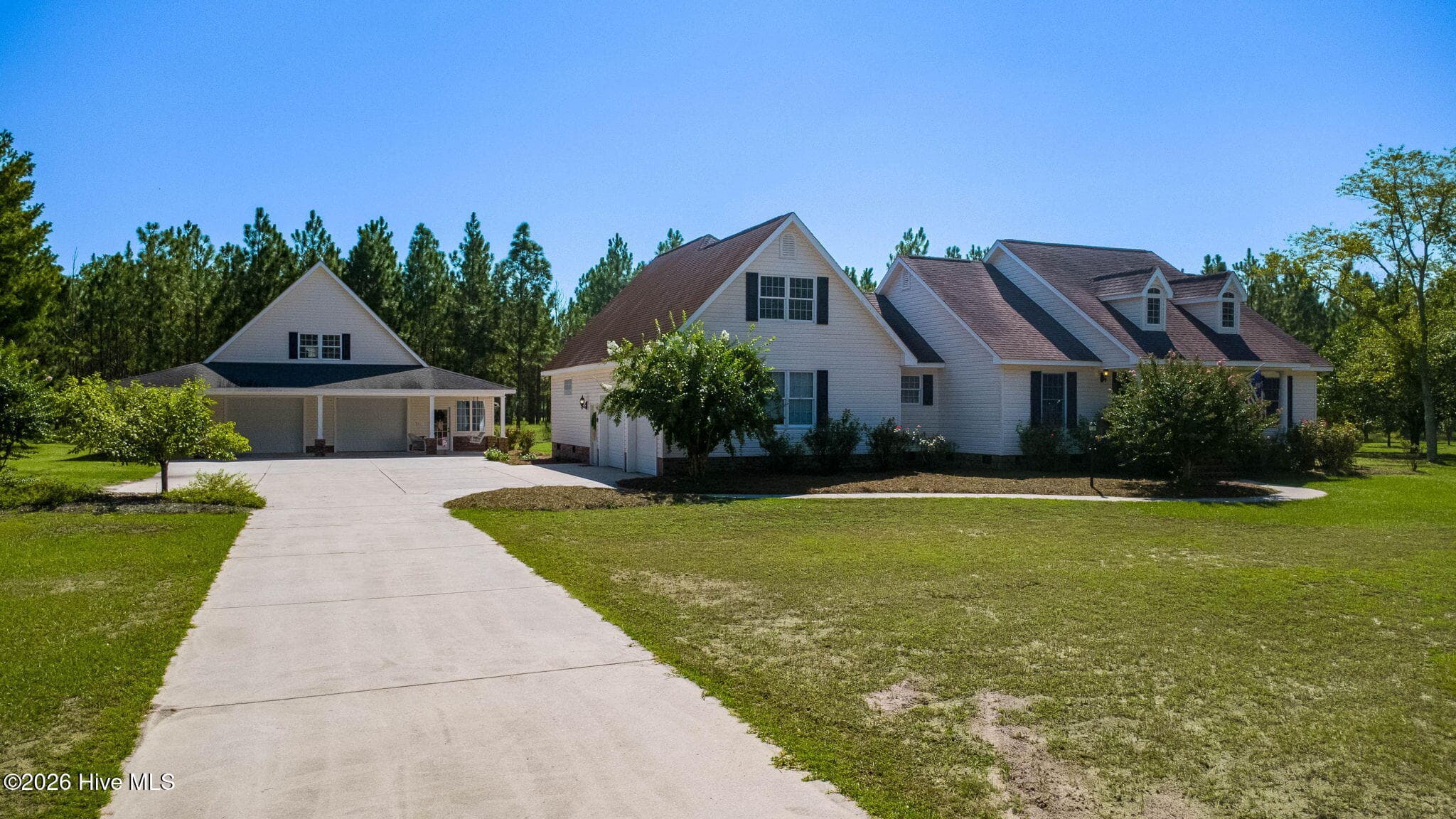 Single Family Residence at 727 Mount Olive Road, Bladenboro, NC 28320, photo 6 of 74