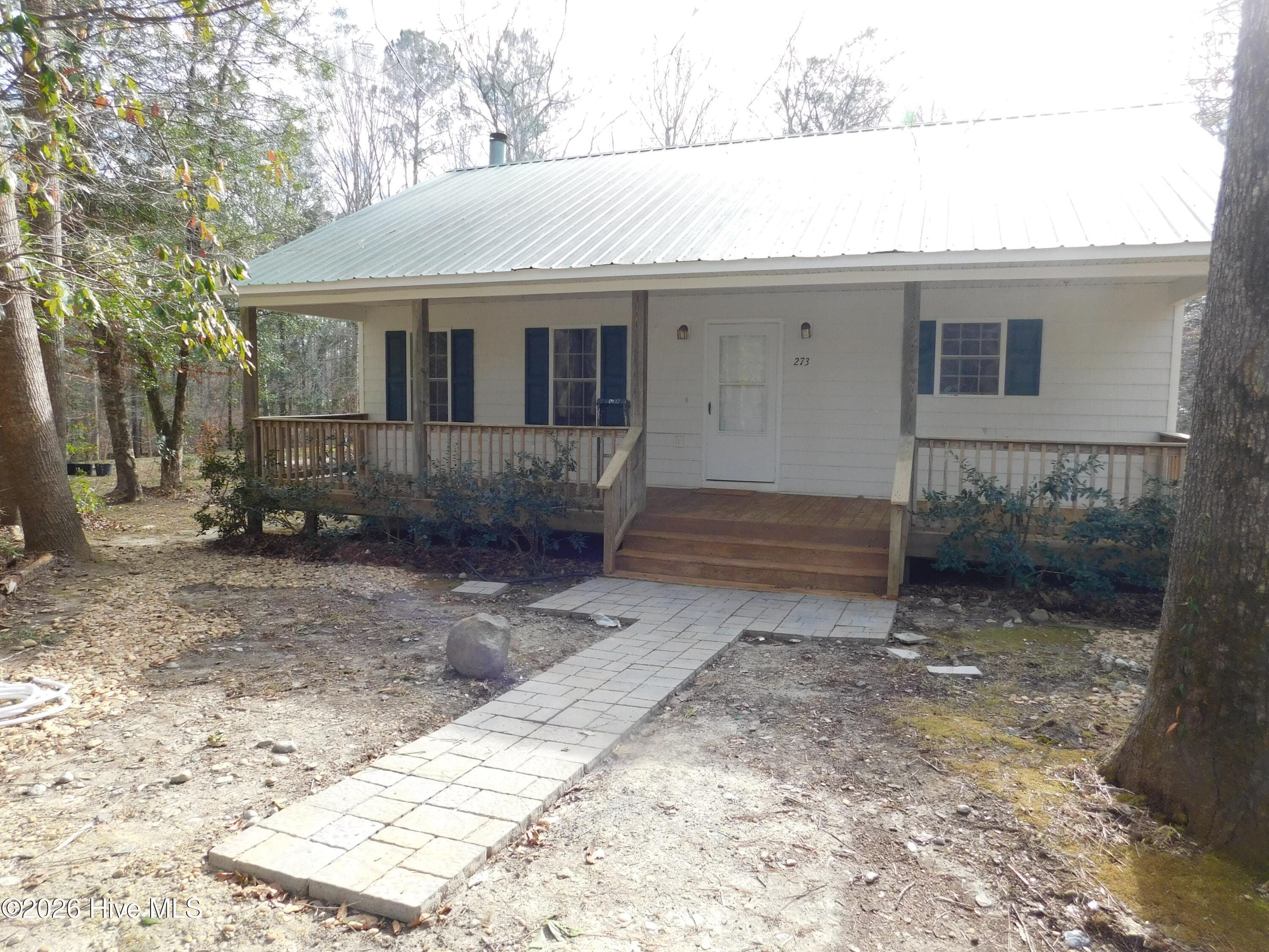 Single Family Residence at 273 Scott Farm Lane, New Bern, NC 28562, photo 2 of 25