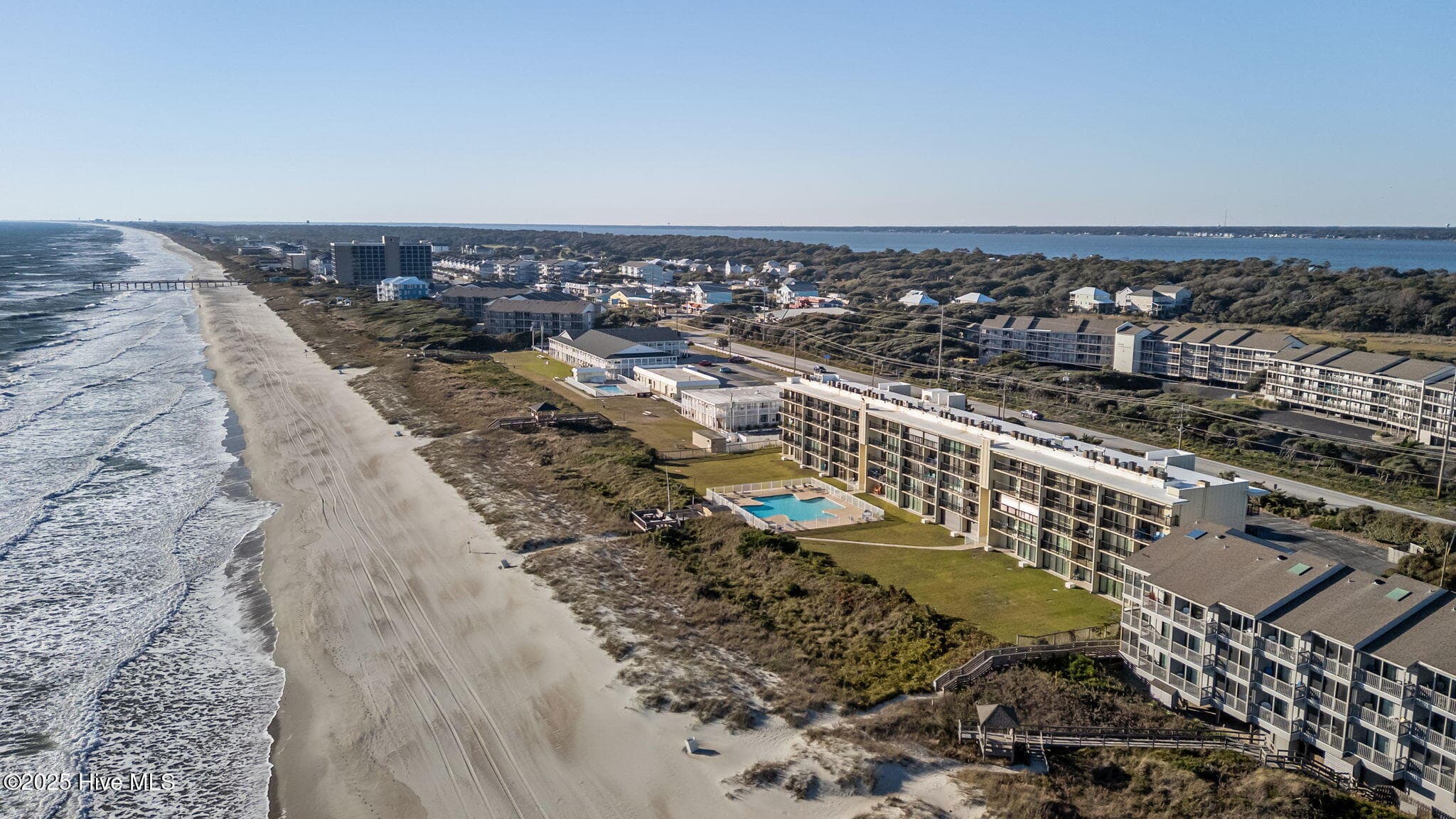Enjoy miles of oceanfront - 2305 W Fort Macon Road 101, Atlantic Beach, NC 28512