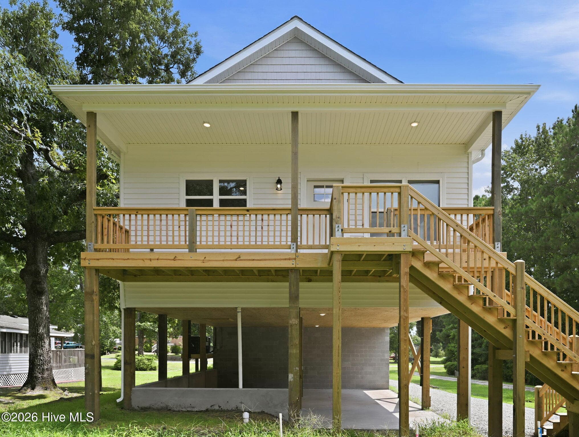 Single Family Residence at 751 Driftwood Drive, Hampstead, NC 28443, photo 8 of 52
