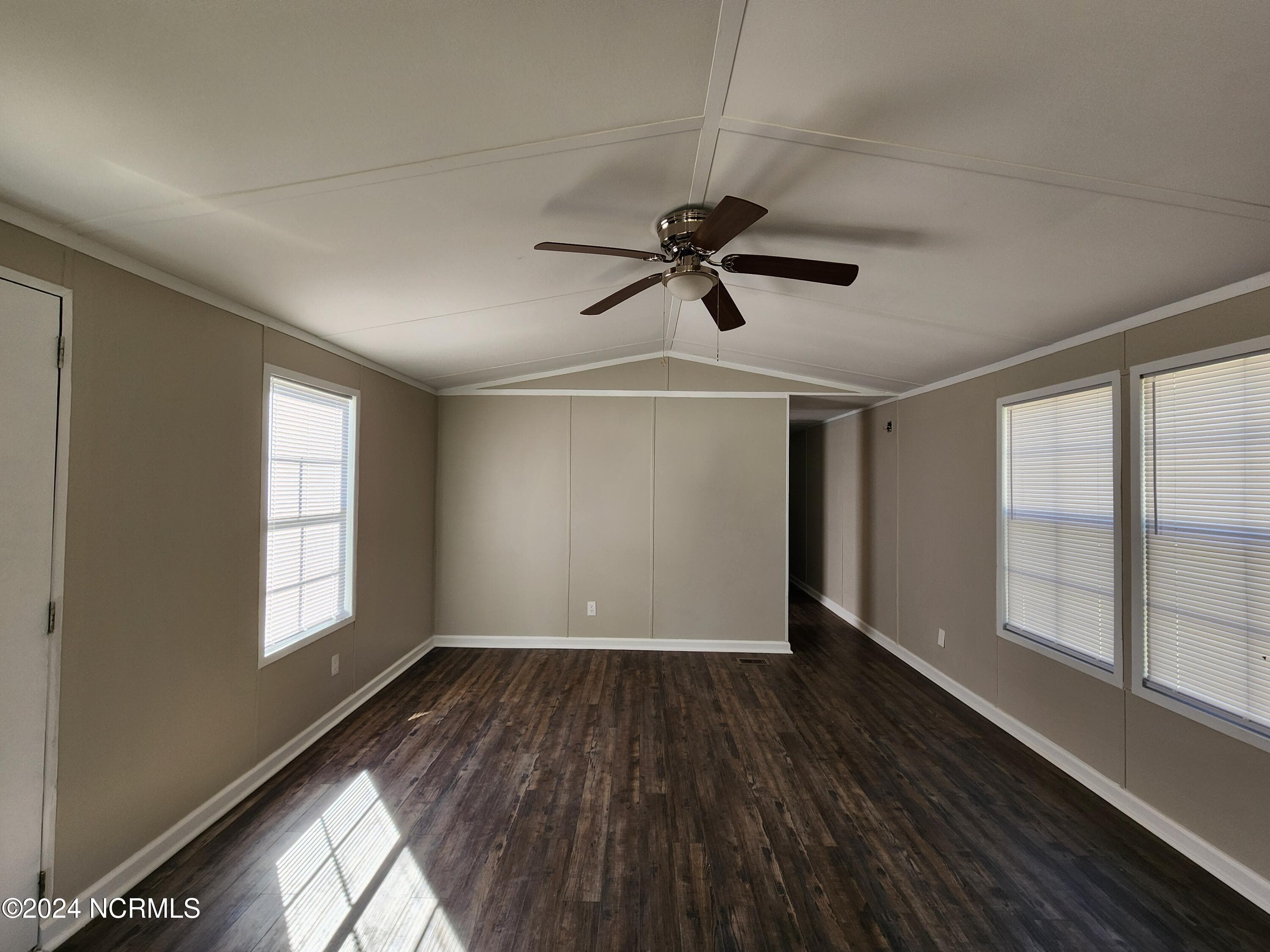 Manufactured Home at 15 Marlette Street, Hubert, NC 28539, photo 7 of 20
