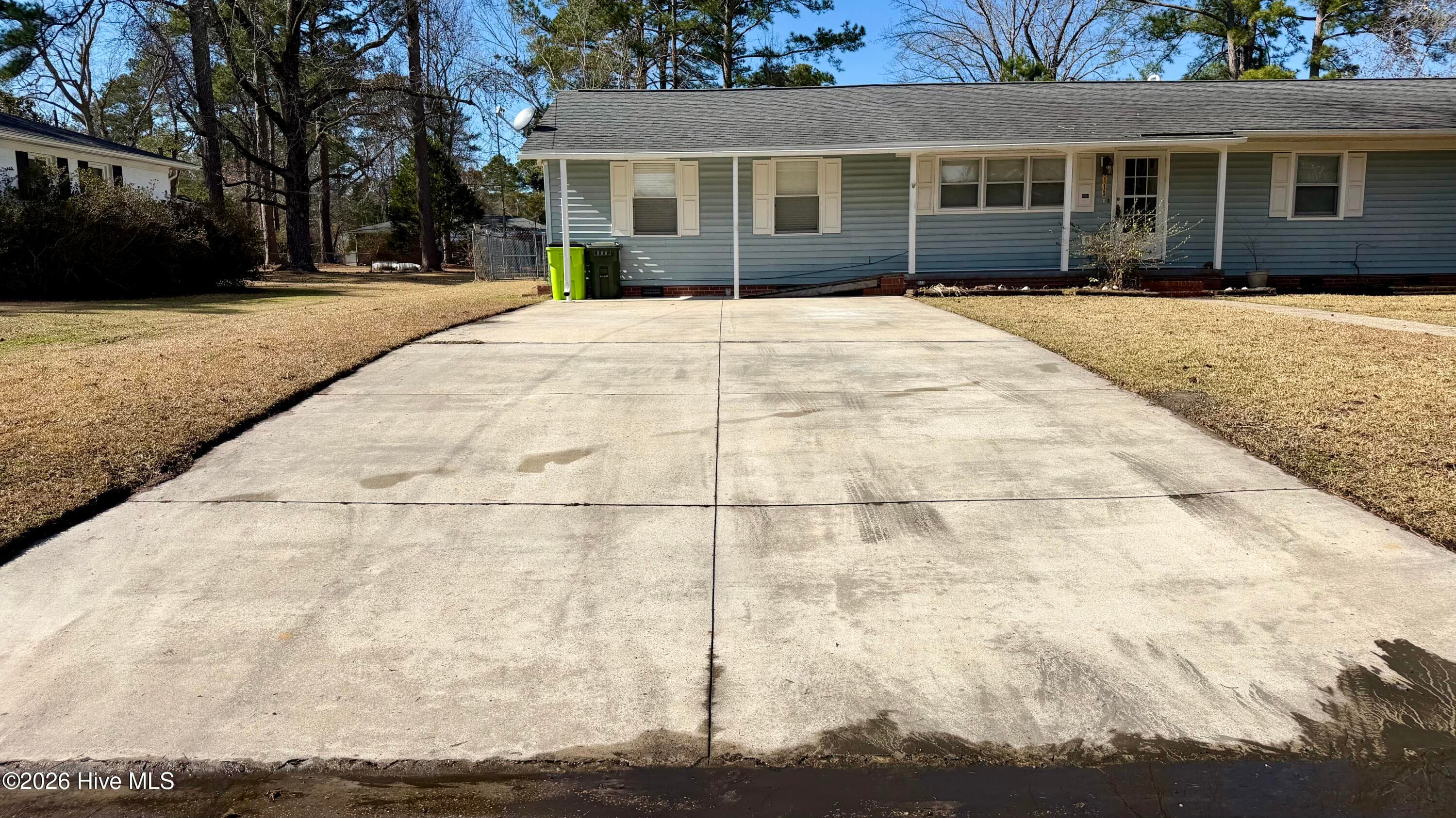 Single Family Residence at 1113 Cherry Tree Drive, New Bern, NC 28562, photo 9 of 80