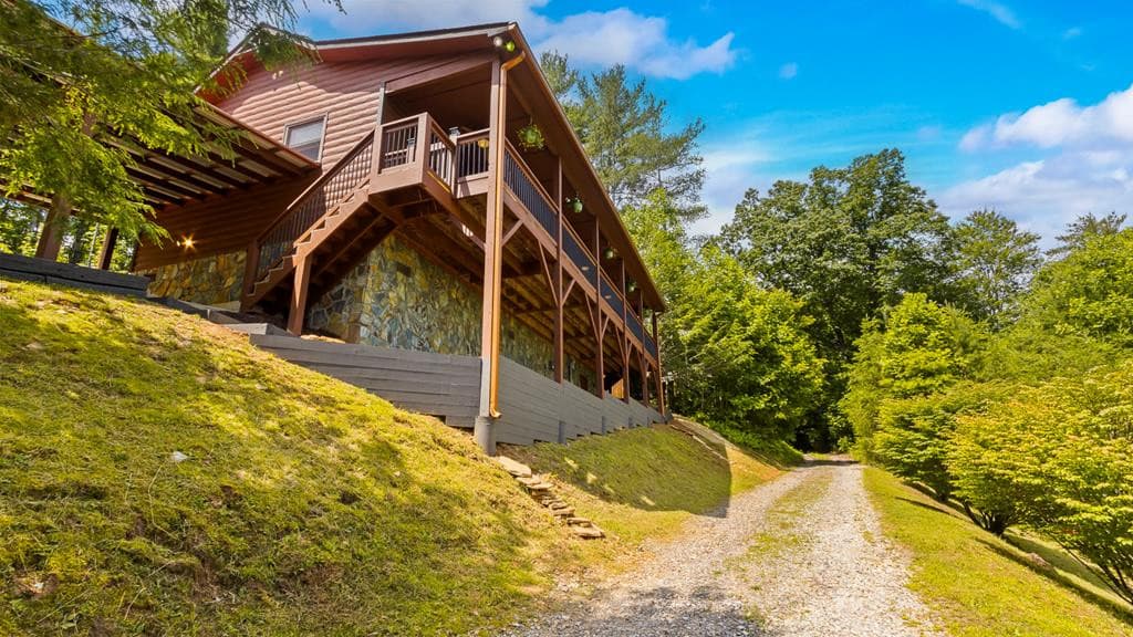 Single Family Residence at 815 Smokey Hollow Drive, Murphy, NC 28906, photo 45 of 50
