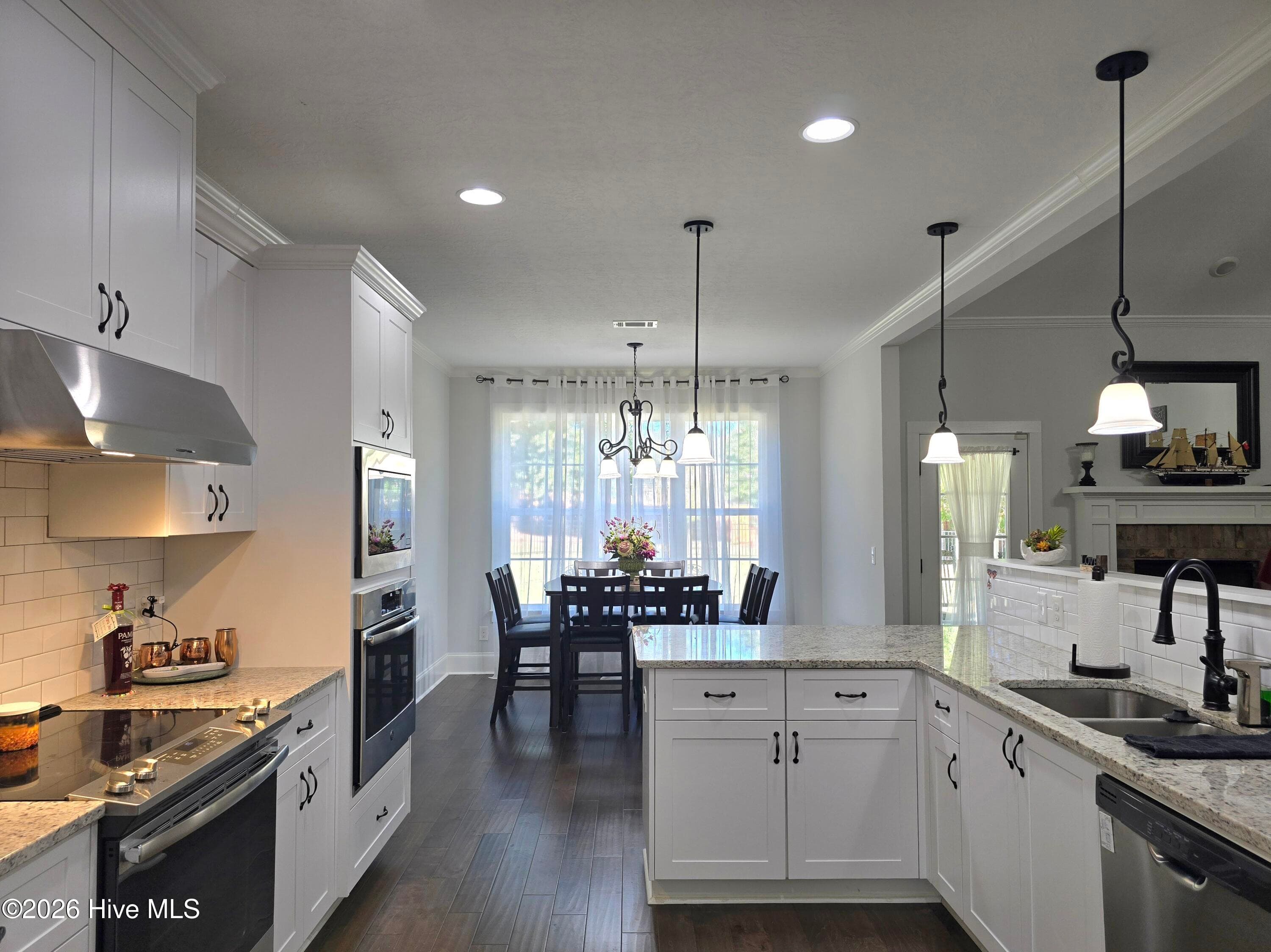 Spacious work area - 2016 Edenberry Row, Beech Island, SC 29842