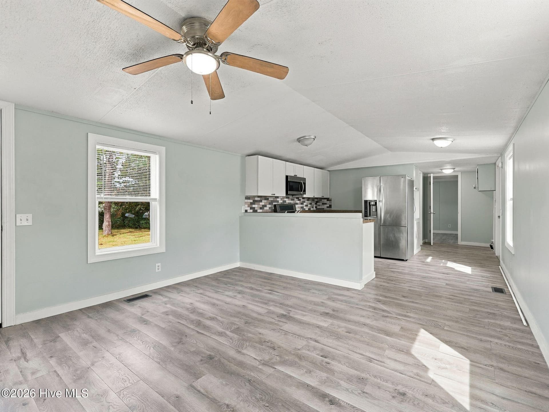 Manufactured Home at 322 N Winchester Lane, Hubert, NC 28539, photo 16 of 65