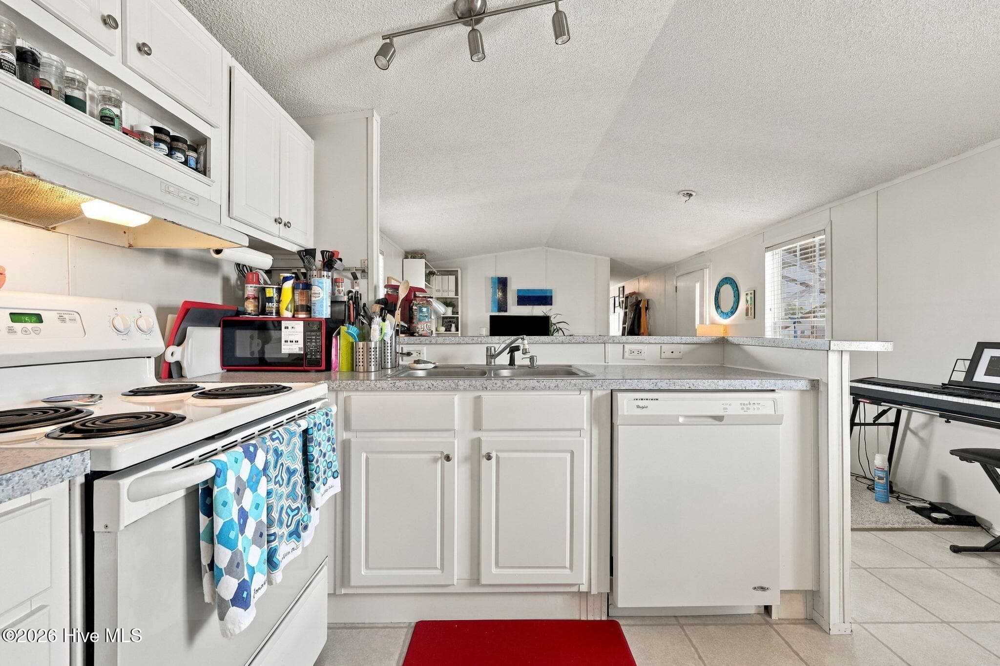 Manufactured Home at 1530 Salter Path Road 15, Indian Beach, NC 28512, photo 9 of 33