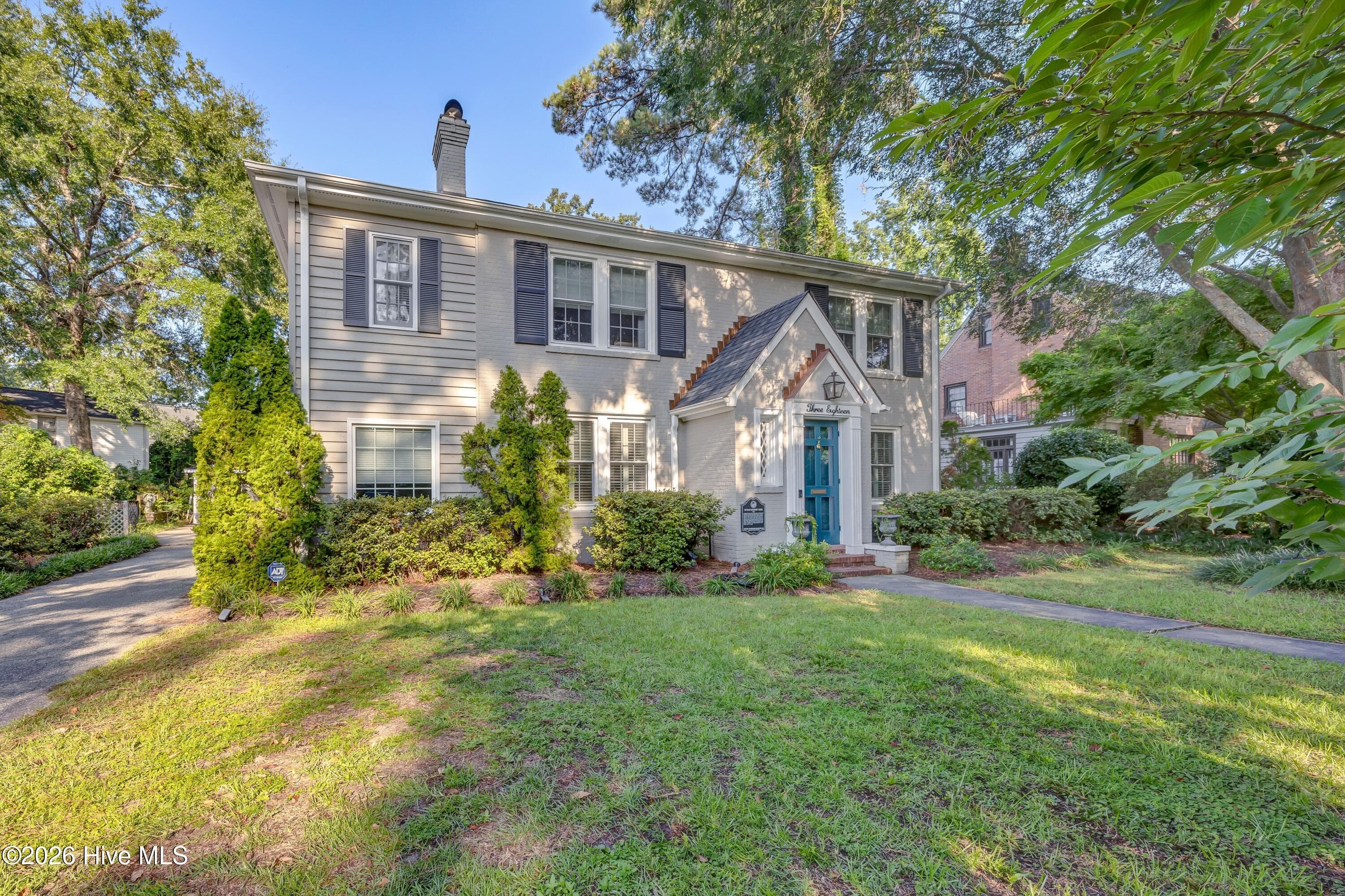 Single Family Residence at 318 Colonial Drive, Wilmington, NC 28403, photo 4 of 74