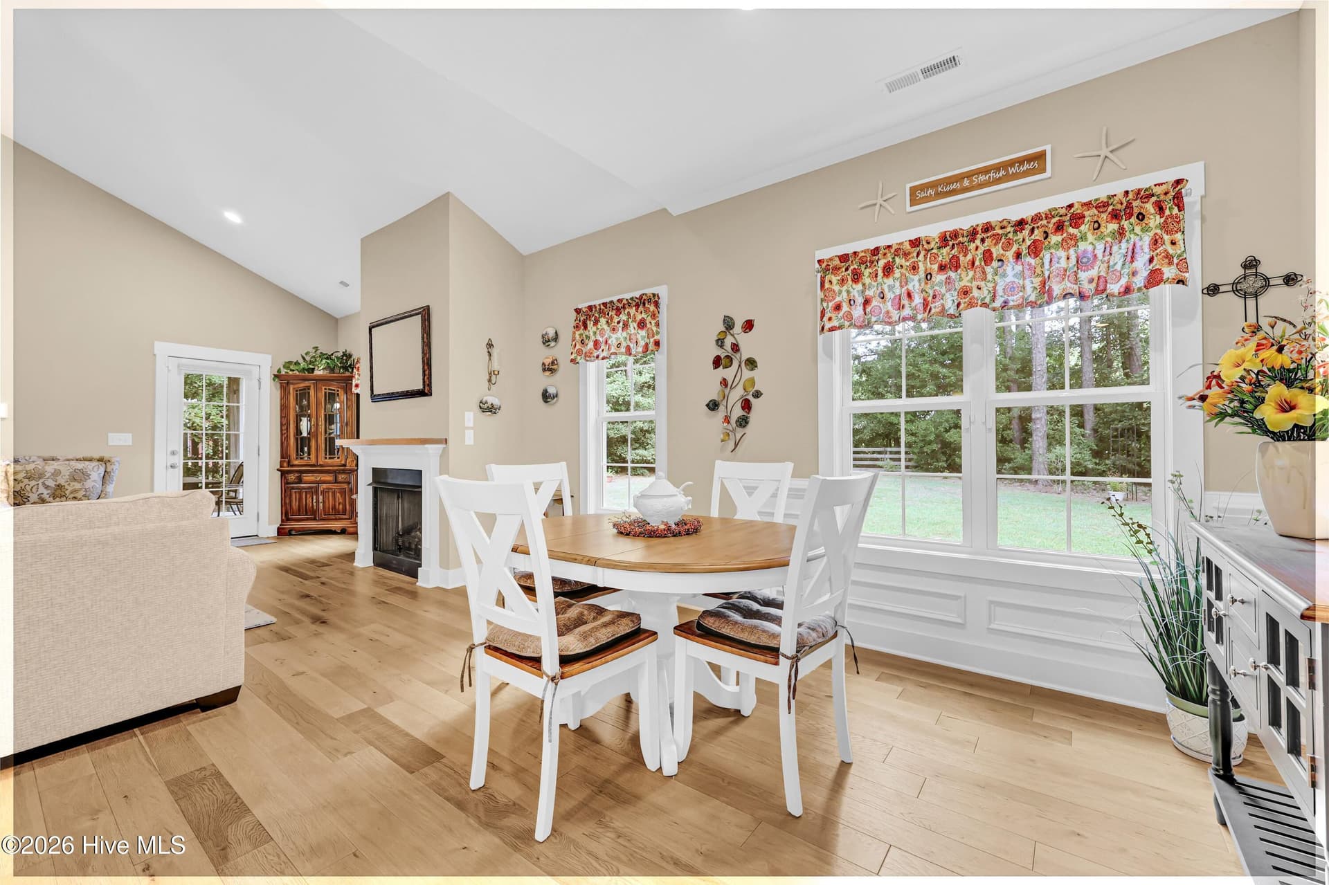 Single Family Residence at 118 Persimmon Lane, Hampstead, NC 28443, photo 10 of 29