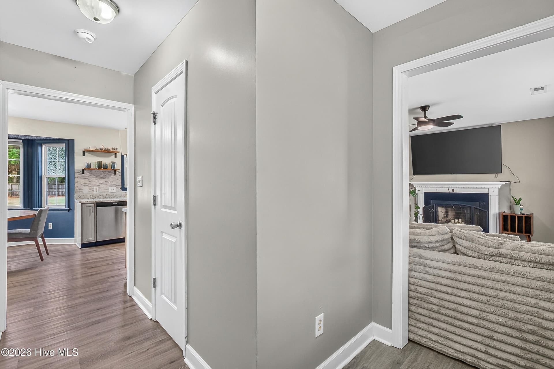 Single Family Residence at 127 Hunt Drive, Hubert, NC 28539, photo 6 of 36