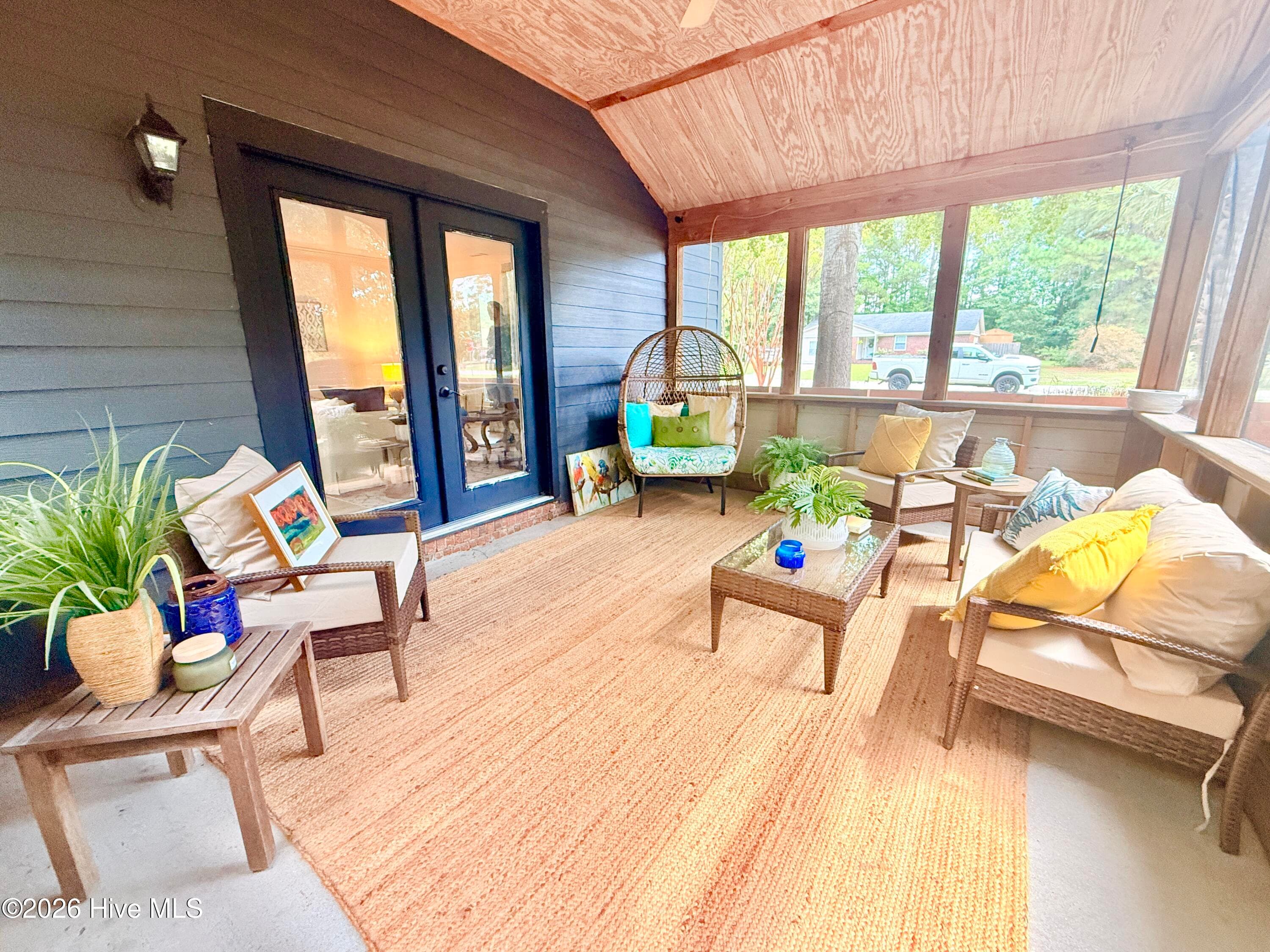 Amazing entertaining spaces with a beautiful screened in porch - 1001 Hunting Ridge Road, Wilmington, NC 28412