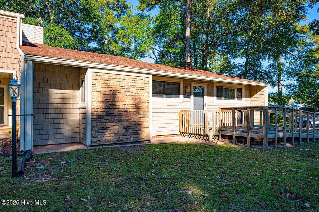 1 Quarterdeck, New Bern, NC 28562