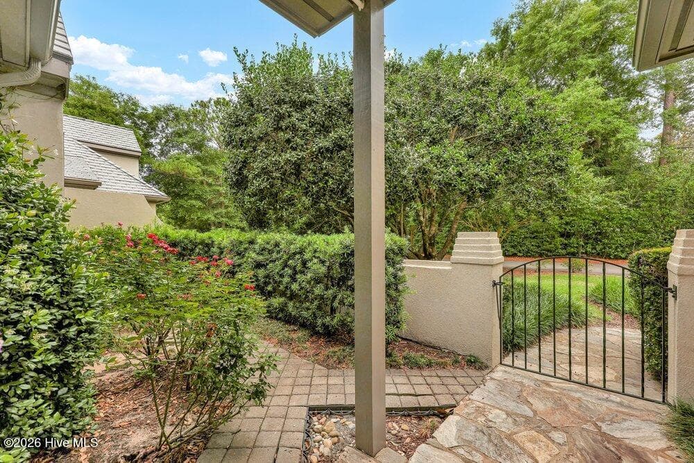 Front courtyard - 1609 Dijon Drive, Wilmington, NC 28405