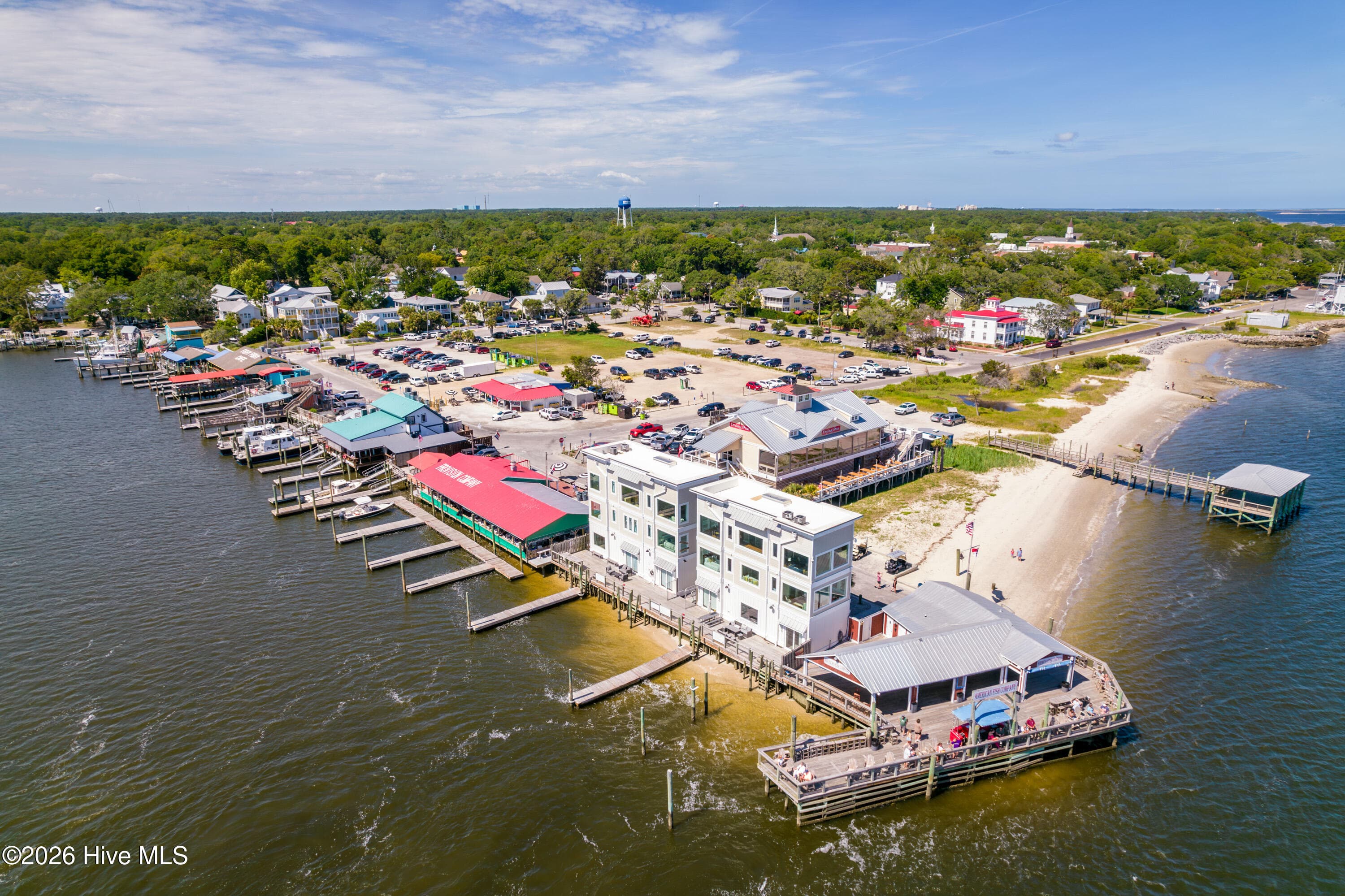 Southport, restaurants and bars - 2474 Sugargrove Trail NE, Leland, NC 28451