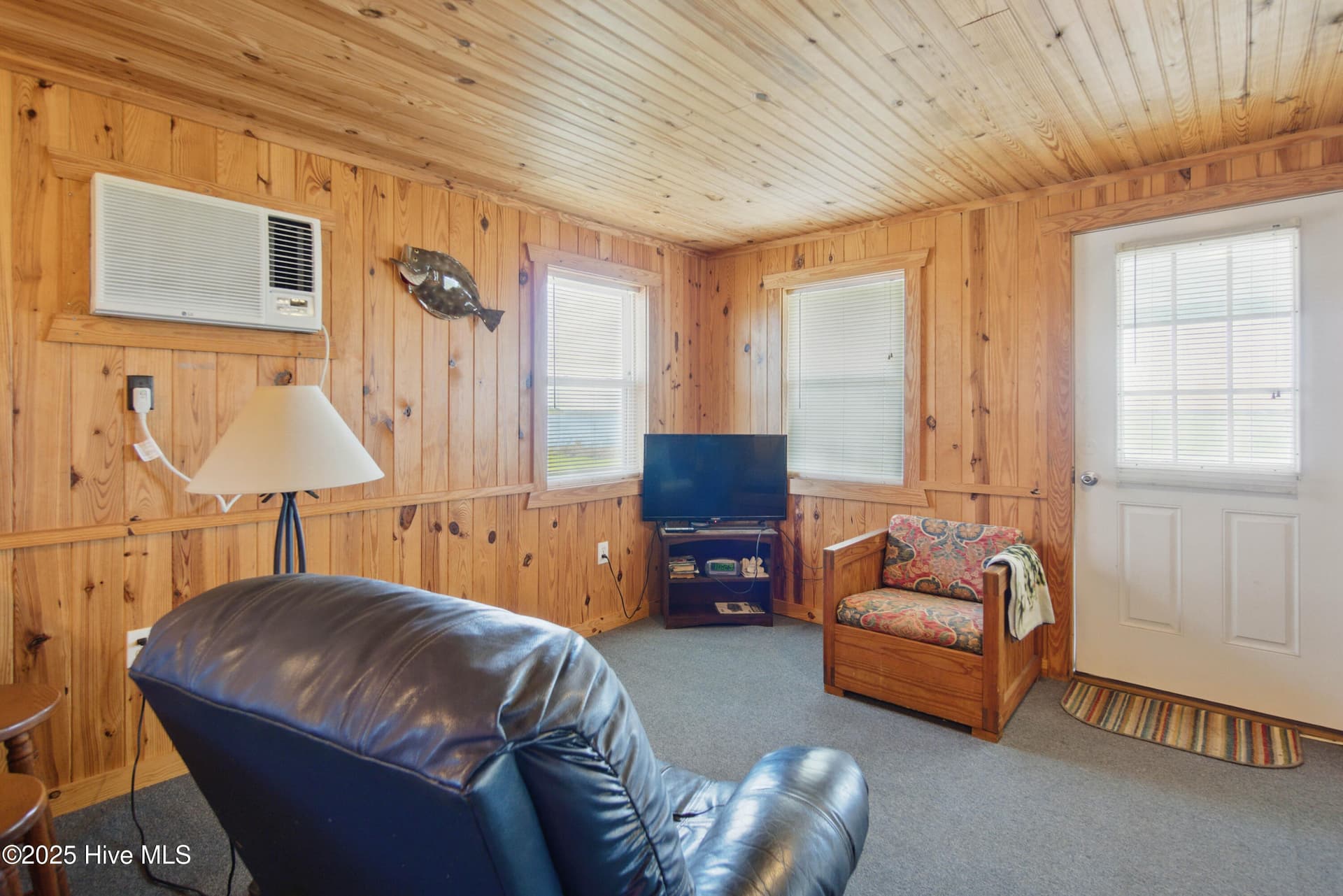 Heart-of-Pine Walls and Ceilings - 7663 Myrtle Grove Road, Wilmington, NC 28409