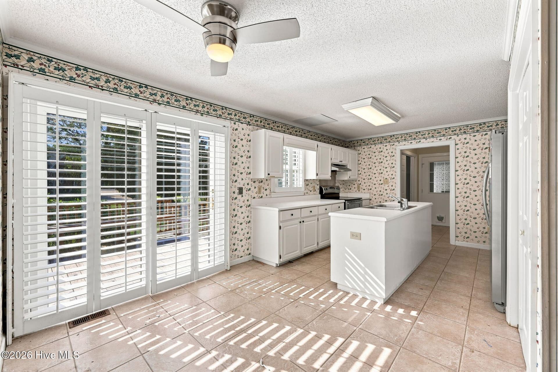Single Family Residence at 1053 Colleton Way, Trent Woods, NC 28562, photo 16 of 57