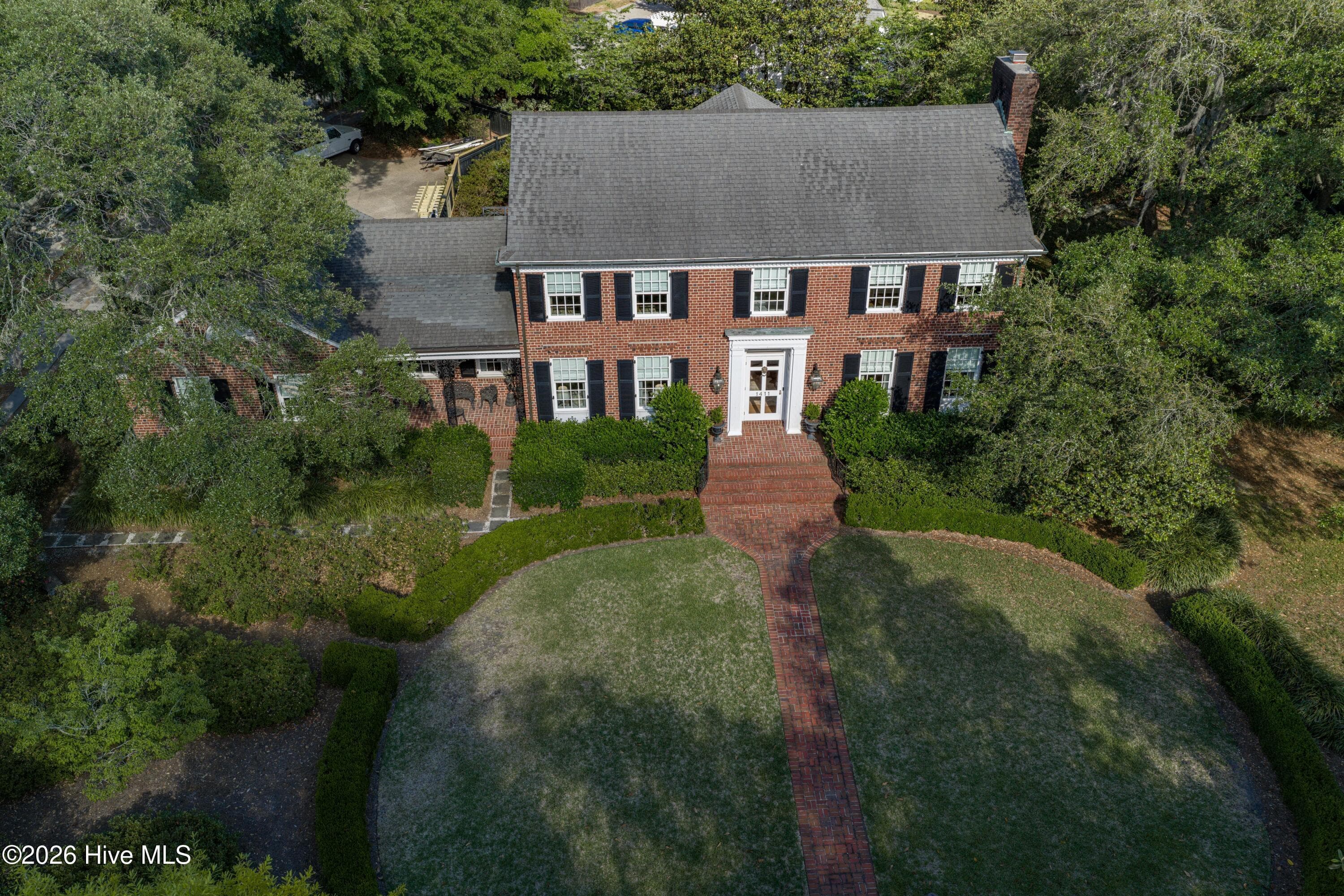 Single Family Residence at 1411 Live Oak Parkway, Wilmington, NC 28403, photo 2 of 63