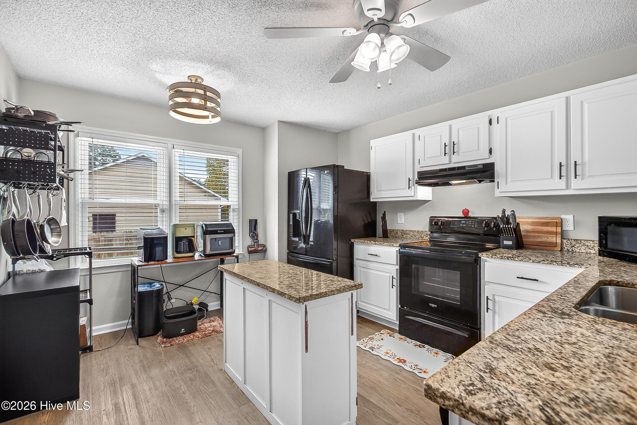 Single Family Residence at 106 Quartz Drive, Jacksonville, NC 28540, photo 12 of 39