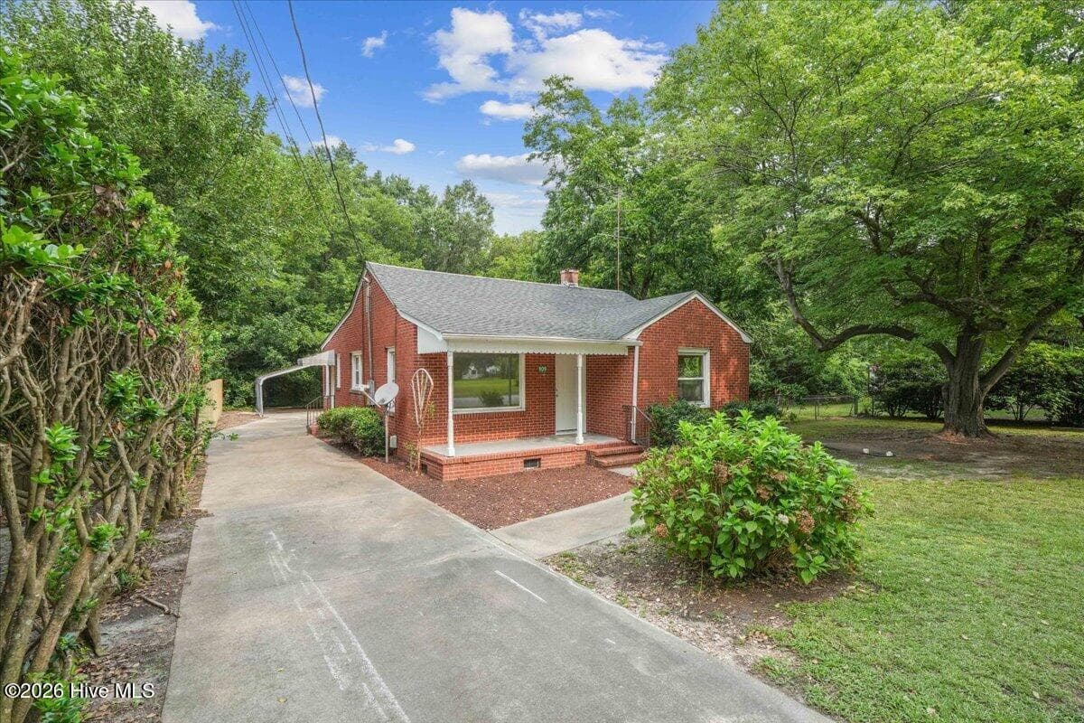Single Family Residence at 909 N Carolina Street, Goldsboro, NC 27530, photo 3 of 31