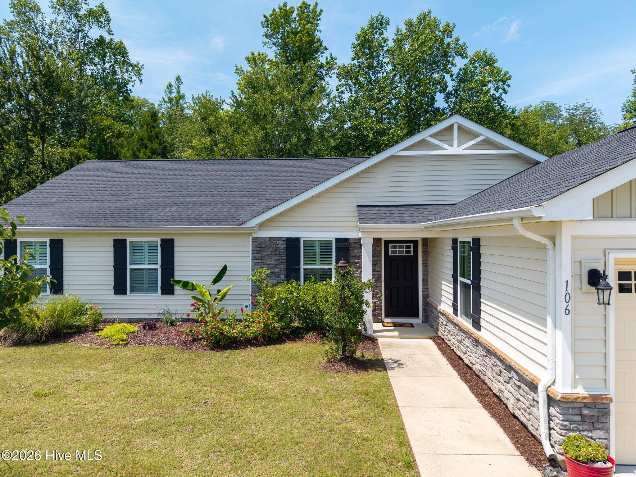 Single Family Residence at 106 Hidden View Loop, Moyock, NC 27958, photo 3 of 33