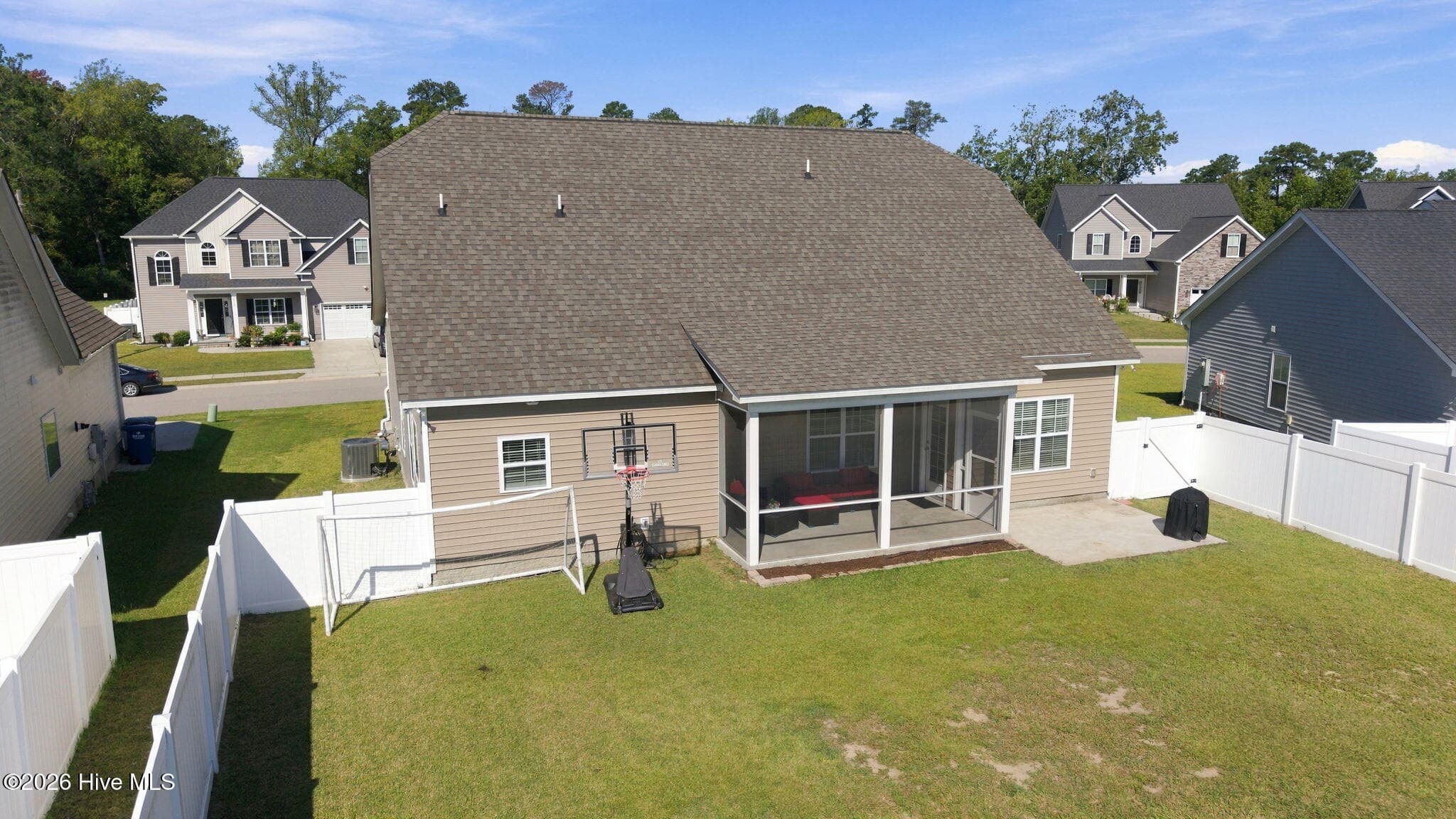 Single Family Residence at 613 Knoll Circle, Greenville, NC 27858, photo 17 of 52