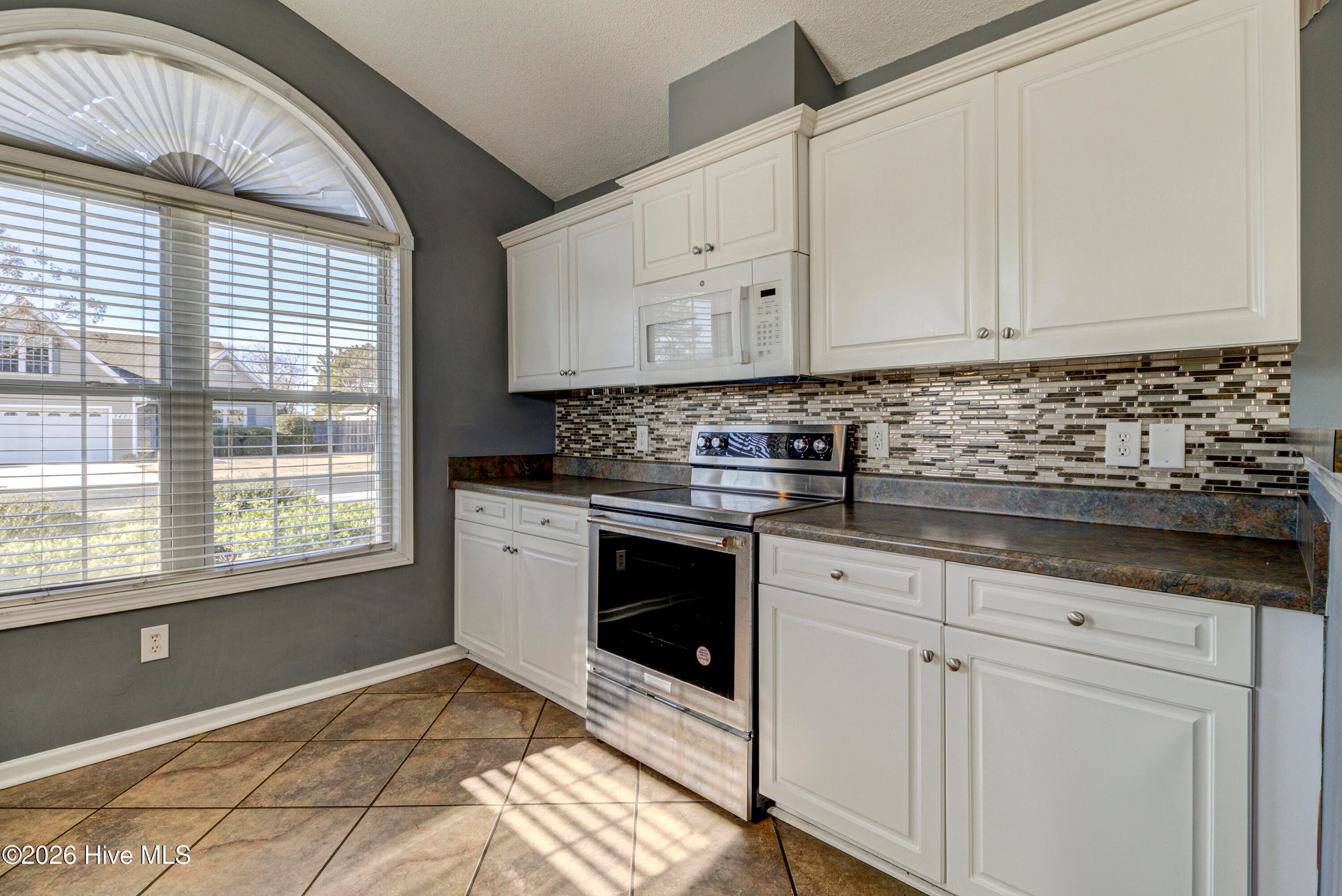 Single Family Residence at 7400 Foxwerth Drive, Wilmington, NC 28411, photo 6 of 23